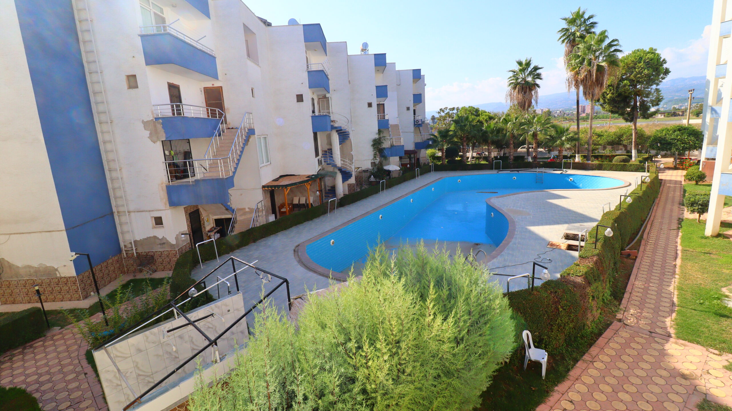 Çeşmeli Adakoğlu Danize Sıfır Site İçinde Eşyalı Satılık 3+1 Dubleks Daire