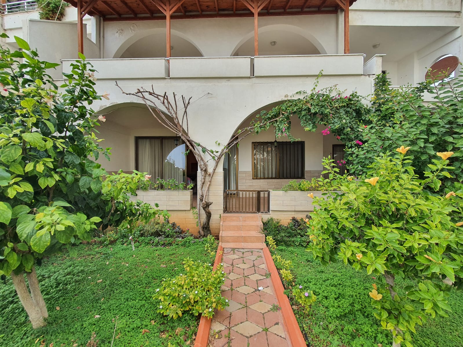 Mersin Erdemli Arpaçbahşiş Mts 4+1 Seafront Garden Floor Flat te koop