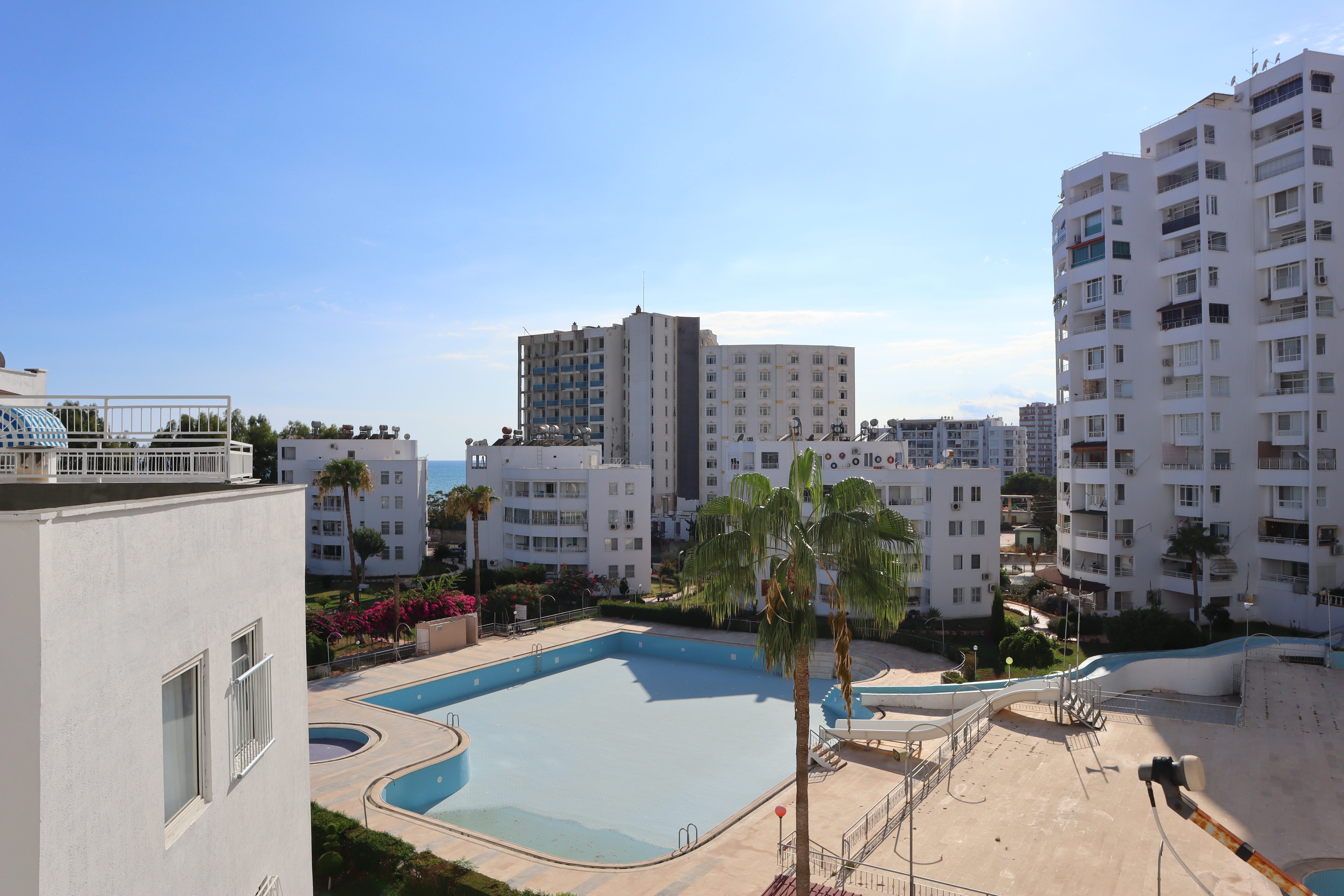 Mersin Erdemli Tömük Öner Tatil Sitesi 3+1 Eşyalı Satılık Köşe Daire