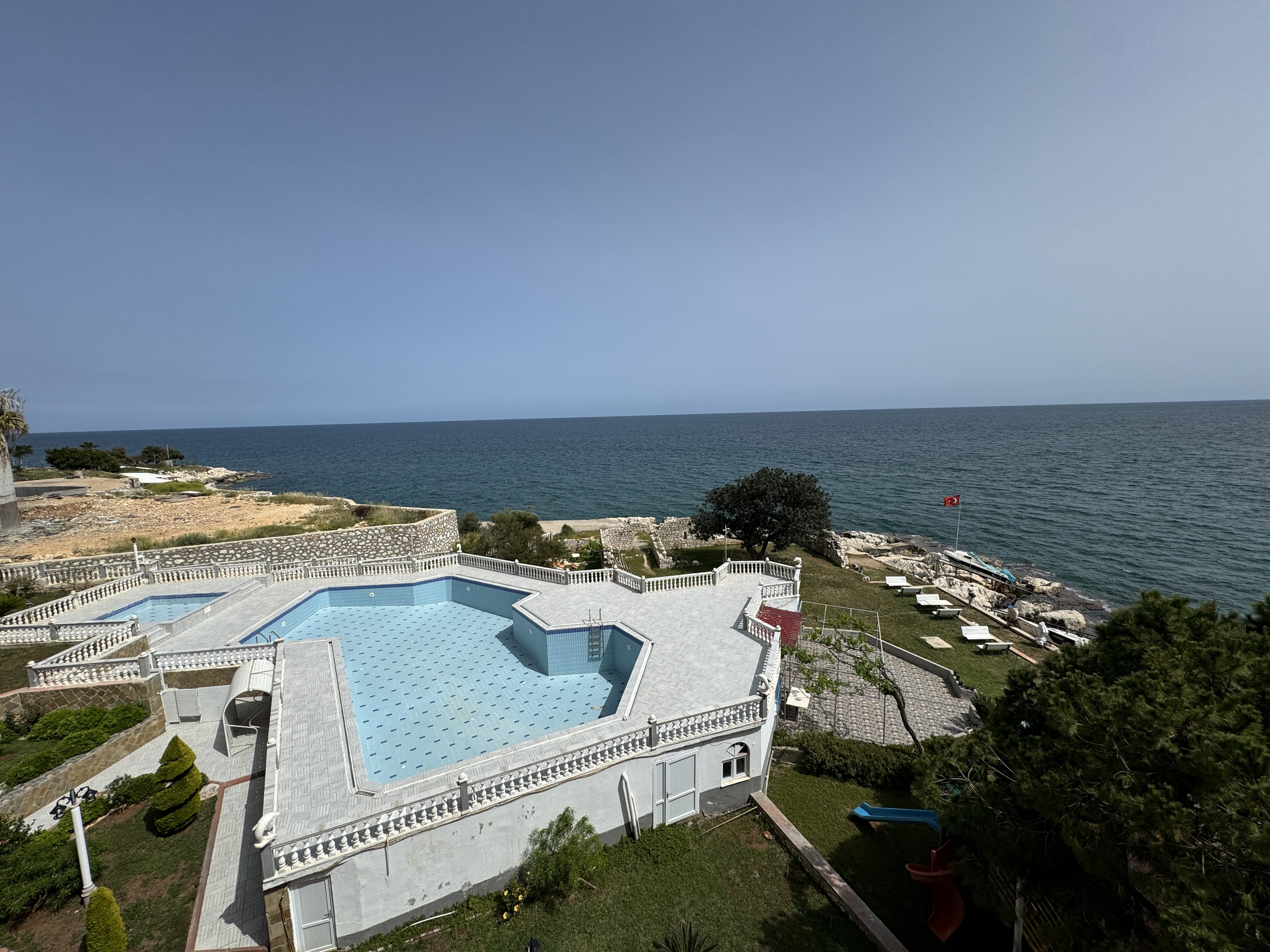 Mersin Erdemli Ayaş Seafront Sezen Site 2+1 Wohnung zu verkaufen