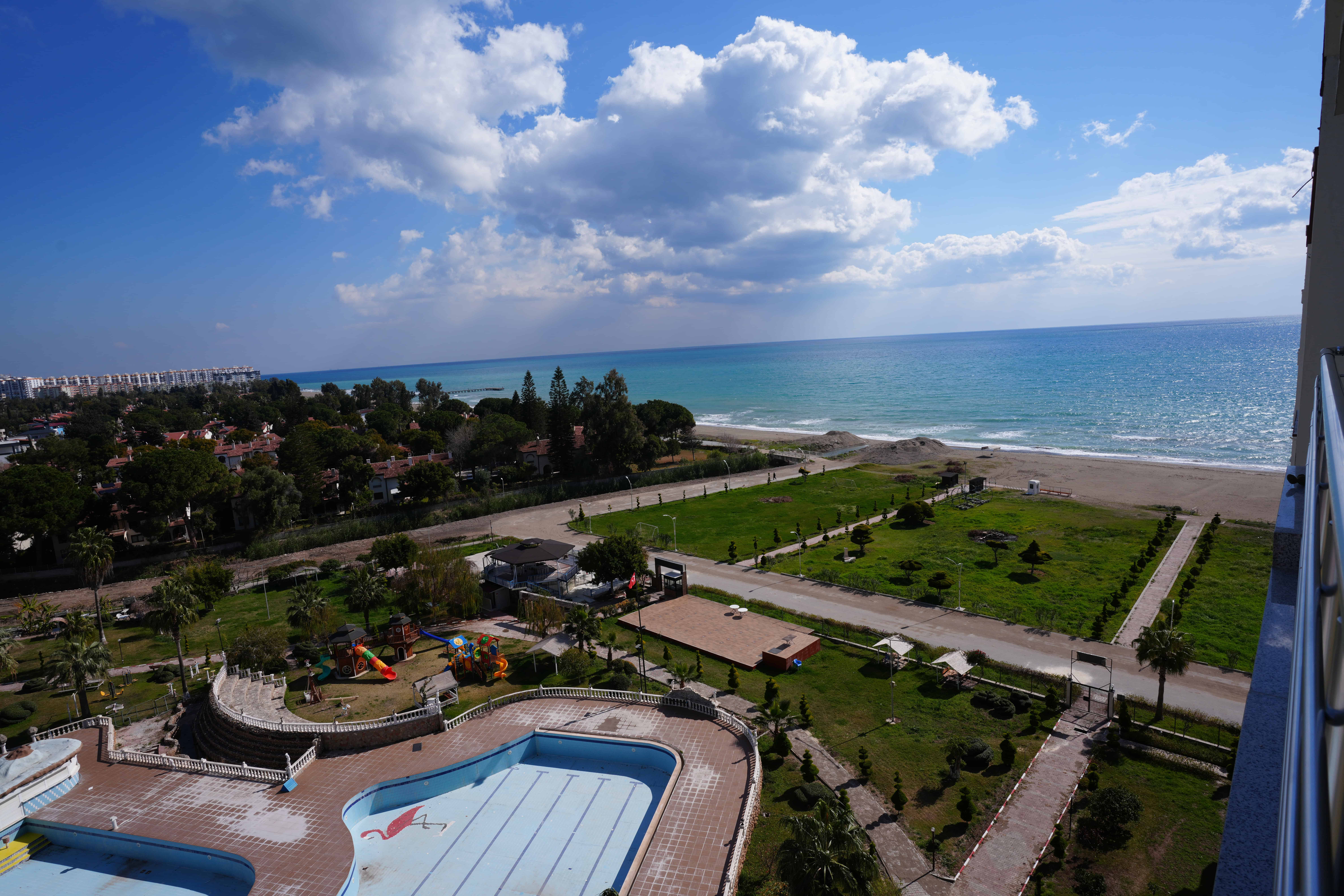 Mersin Erdemli Kargıpınarı Liparis Sunlife Denize Sıfır Satılık 2+1 Köşe Daire