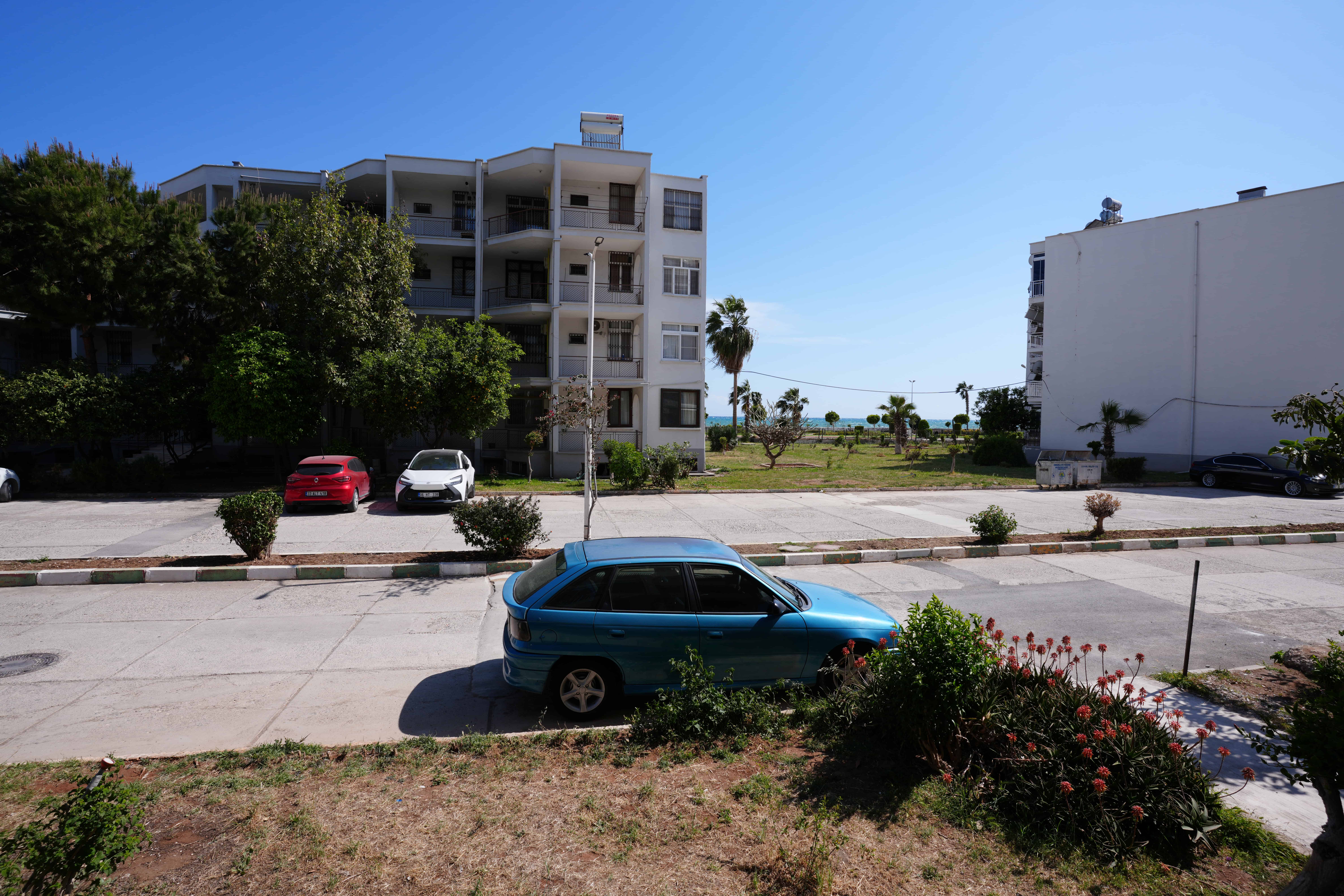 Mersin Erdemli Centre Sea Front Erciyes Site For Sale 2+1 Garden Floor Flat