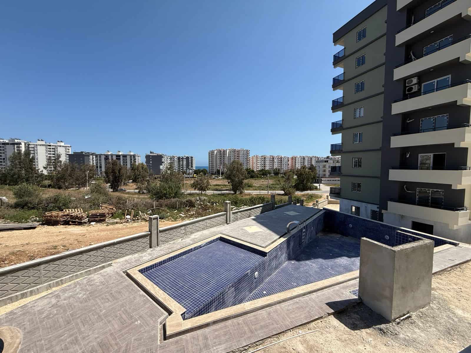 Mersin Erdemli Limonlu Denize Yakın Nice Sitesi Satılık 1+1 Daire