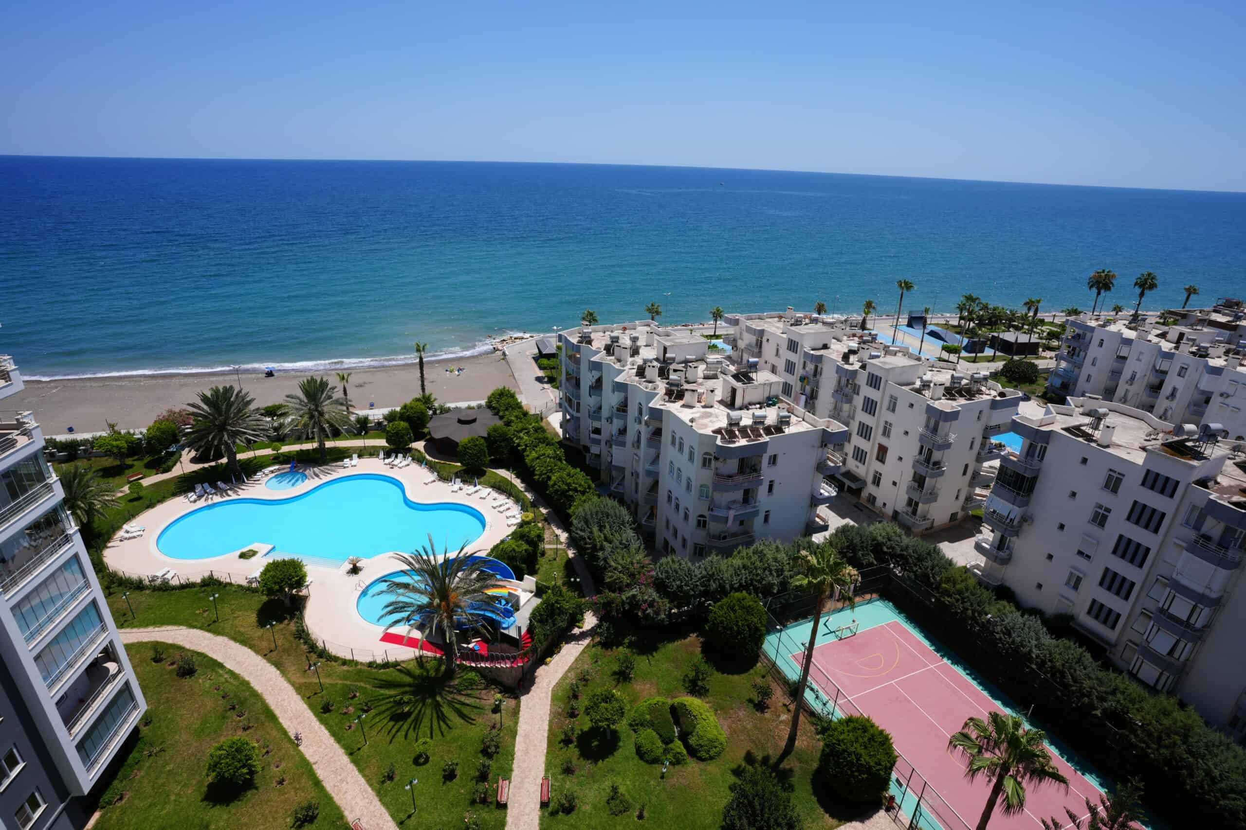 Mersin Erdemli Alatapark: Gepflegte 4+1-Wohnung direkt am Meer zu verkaufen