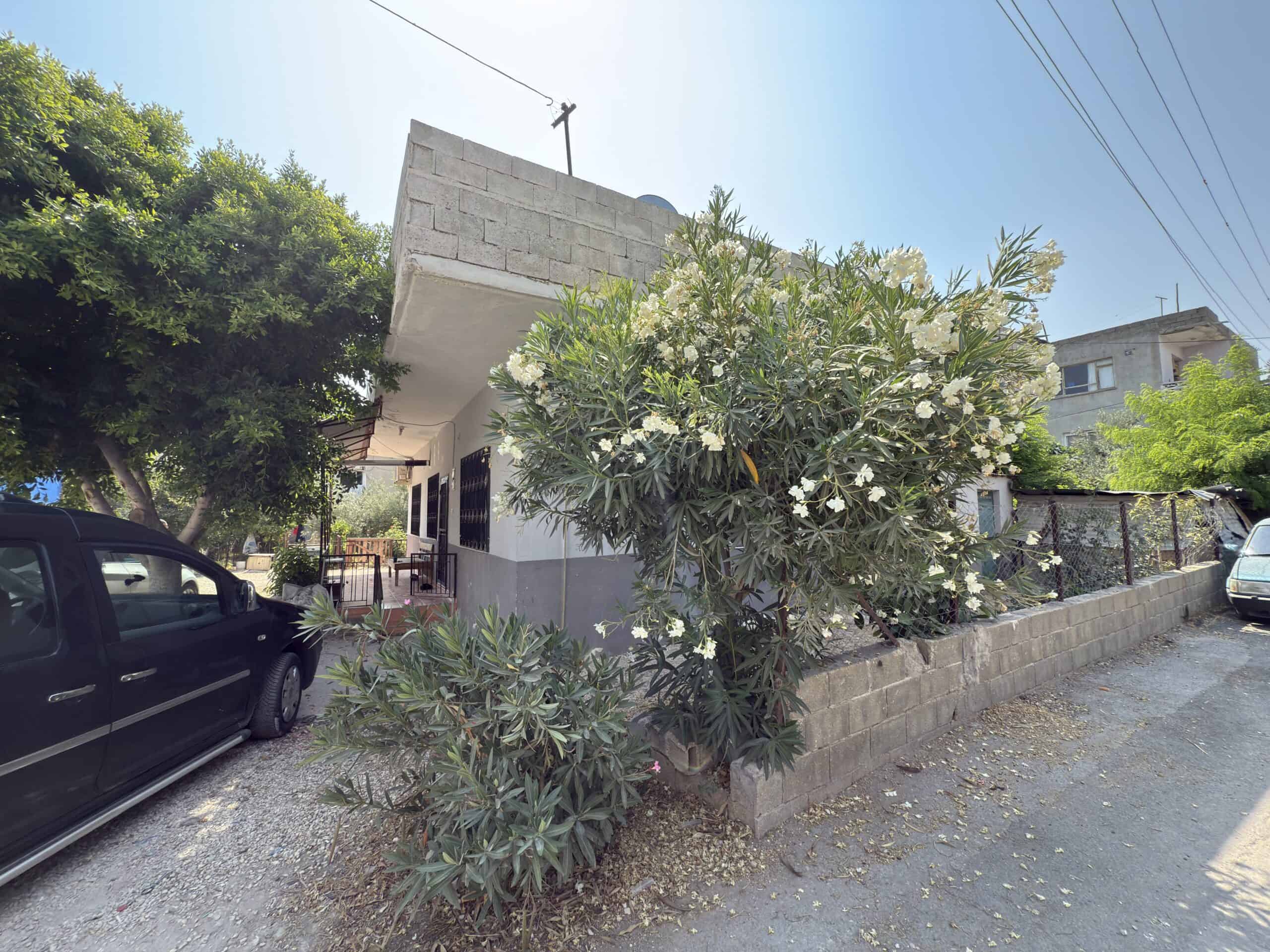 MERSİN ERDEMLİ AKDENİZ MAHALLESİ SATILIK ARSA İÇİNDE MÜSTAKİL EV