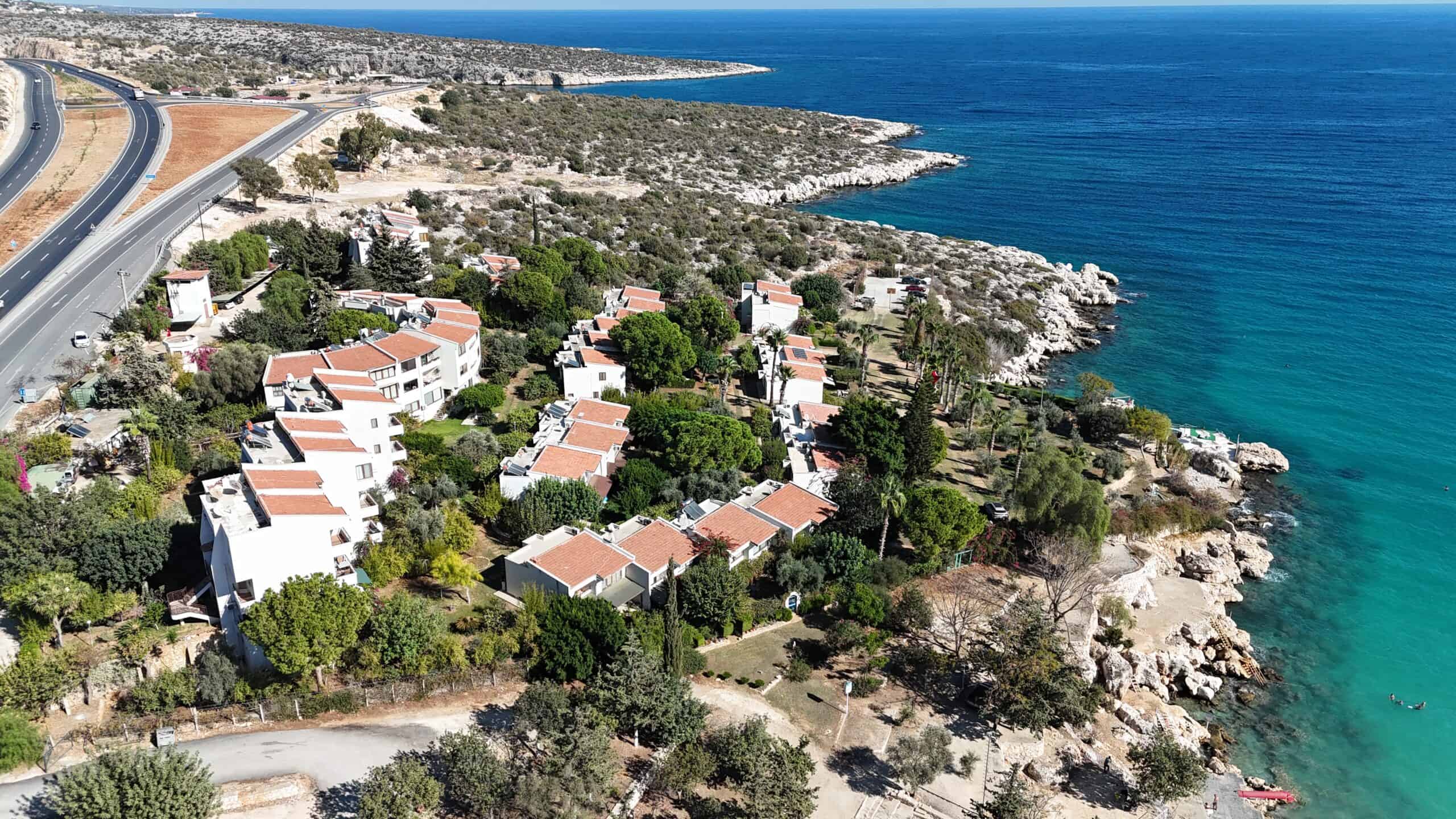 Mersin Silifke Susanoğlu Denize Sıfır  Susankent Sitesi  Eşyalı  Satılık 2.5+1 Villa