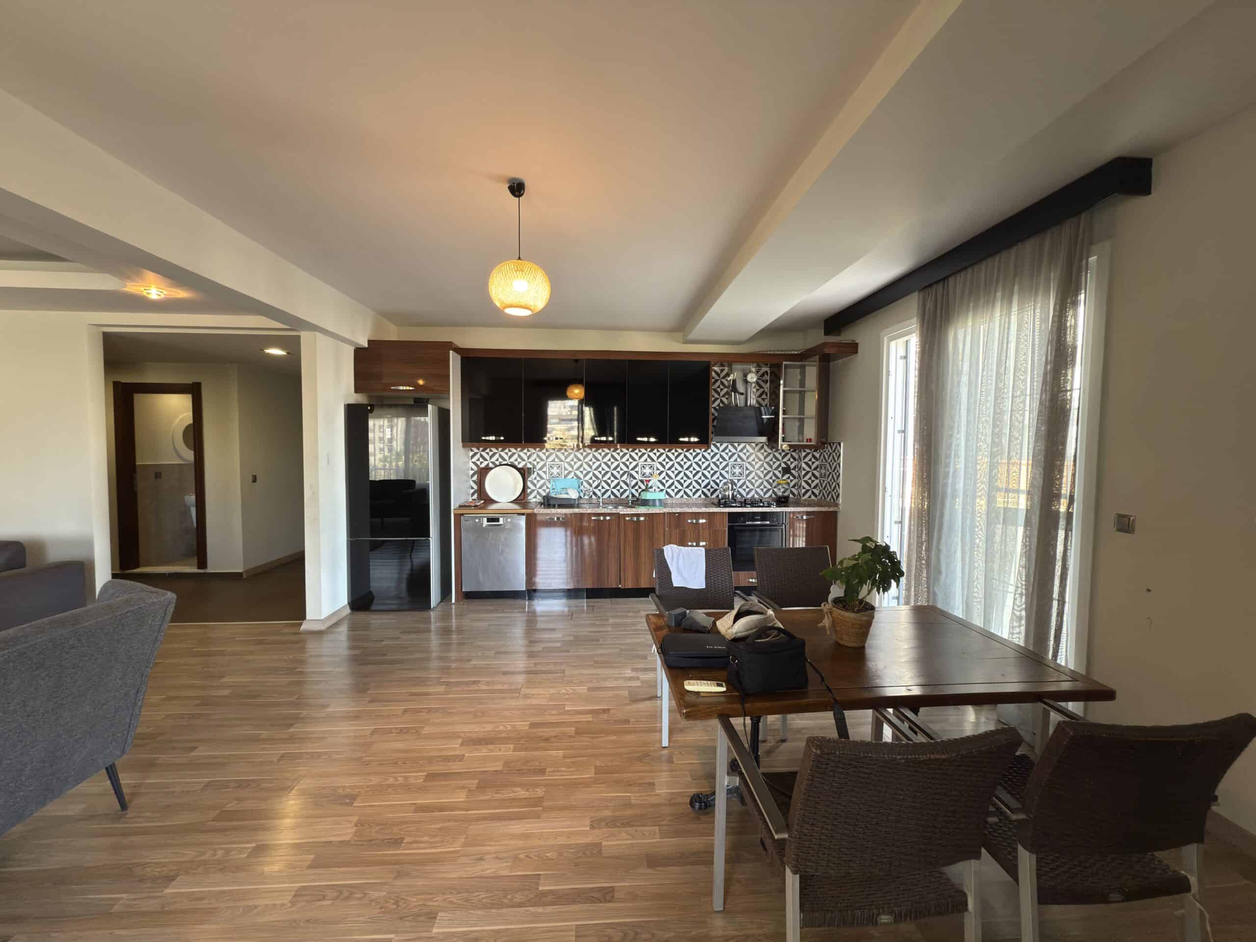 Mersin Erdemli Alata Oba Plaza Kiralık  4+1 Teras Katı  Daire