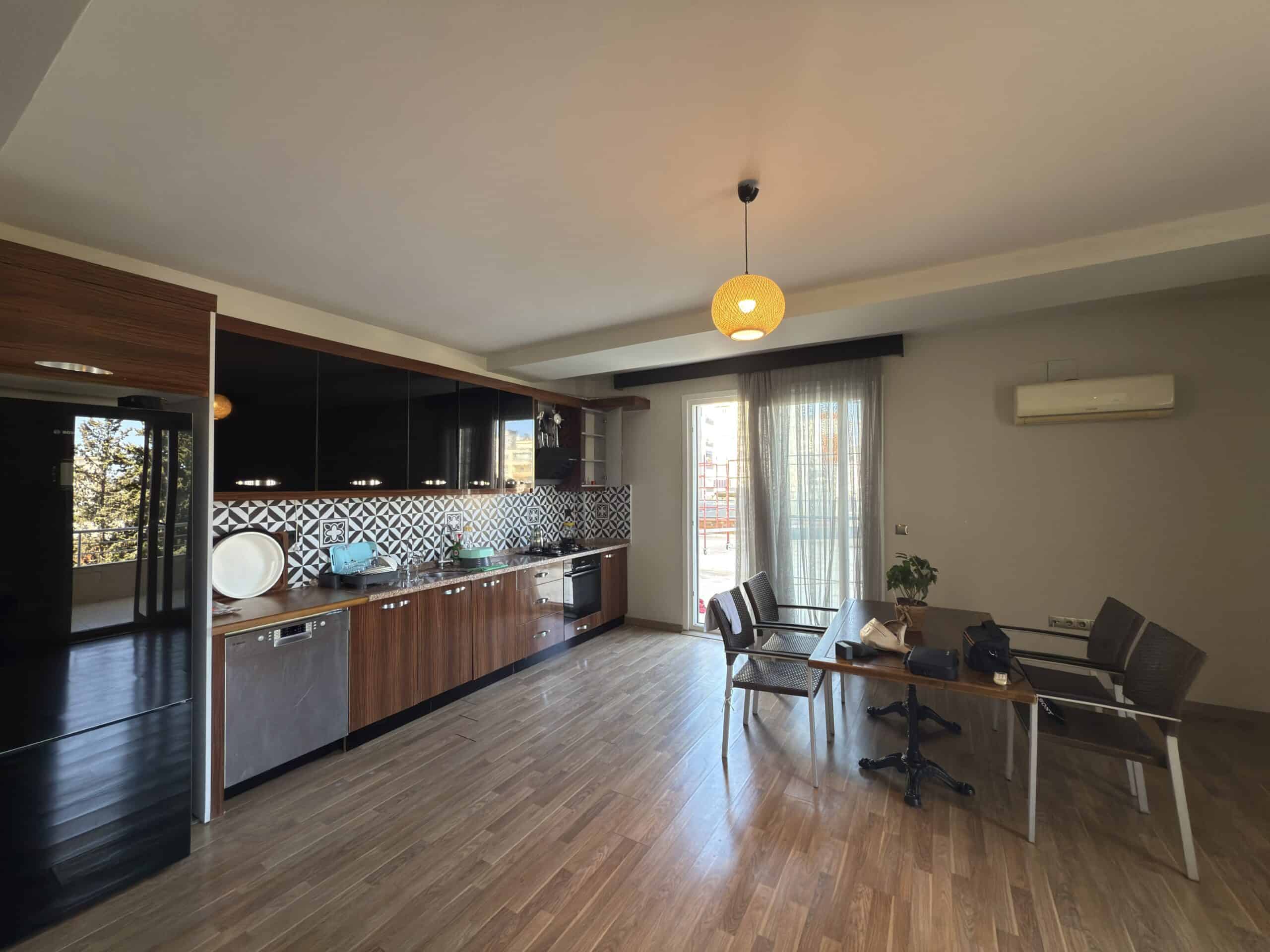 Mersin Erdemli Alata Oba Plaza Kiralık  4+1 Teras Katı  Daire