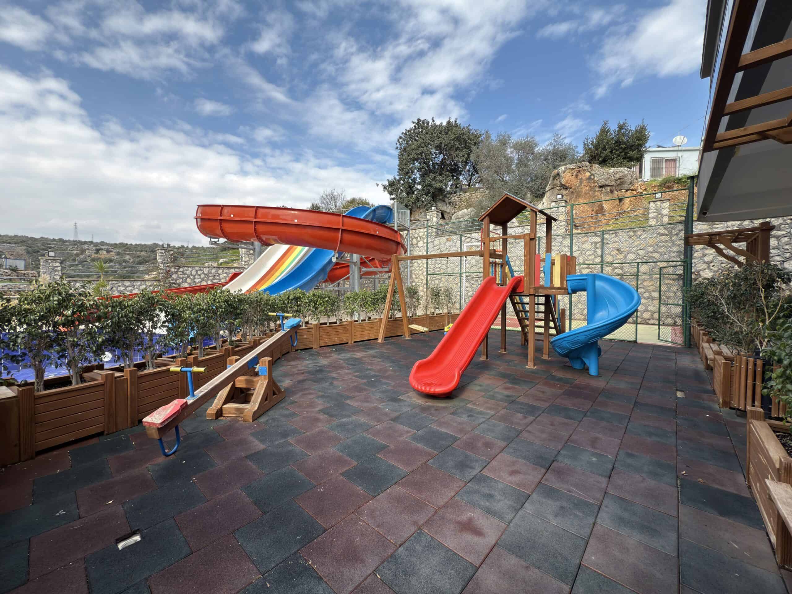 Mersin Erdemli Ayaş Iraöz Suits Deniz Manzaralı Satılık 1+1 Daire