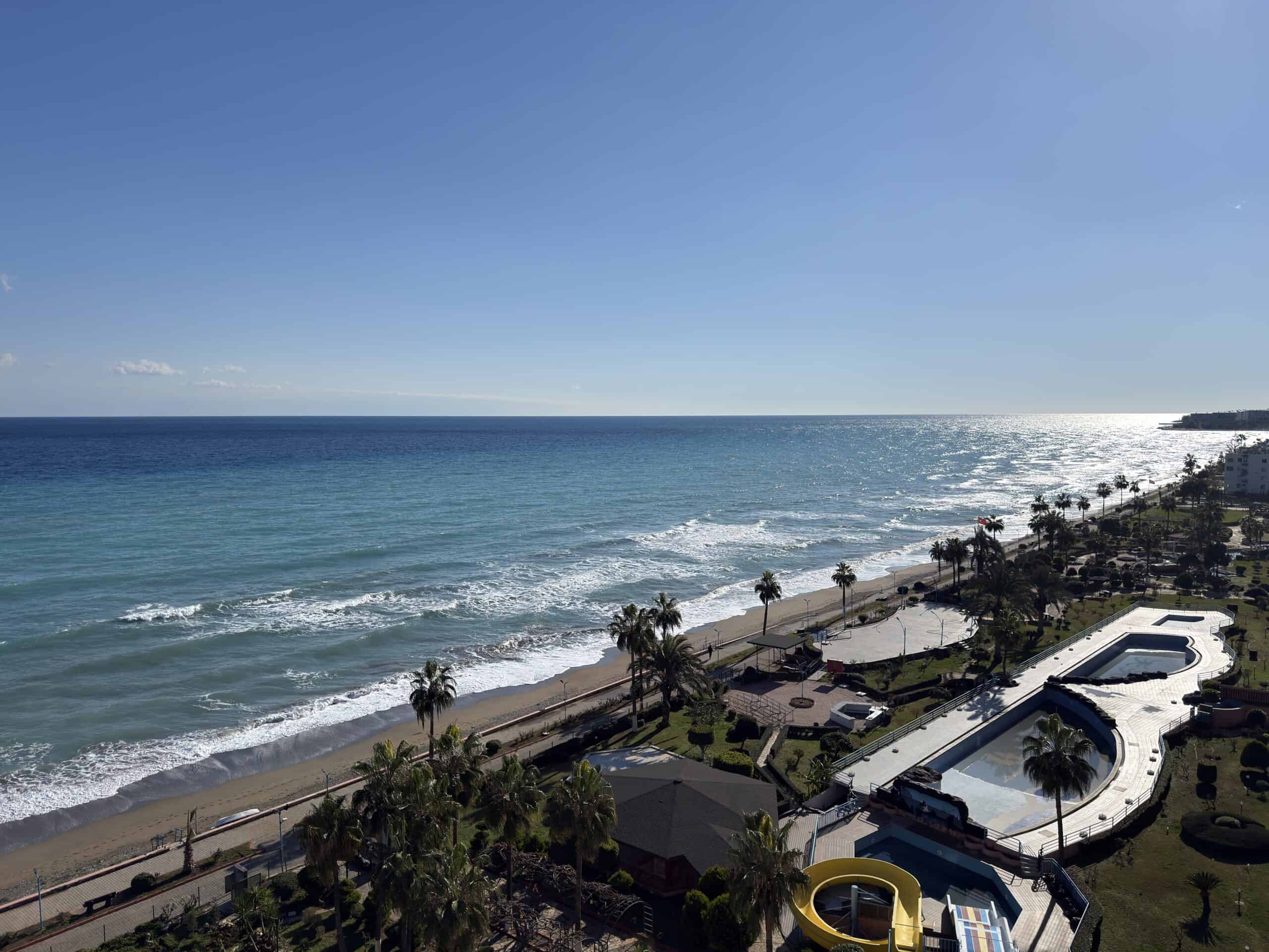 Mersin Erdemli Limonlu Denize Sıfır Liparis 4 Eşyalı Satılık 3+1 Daire