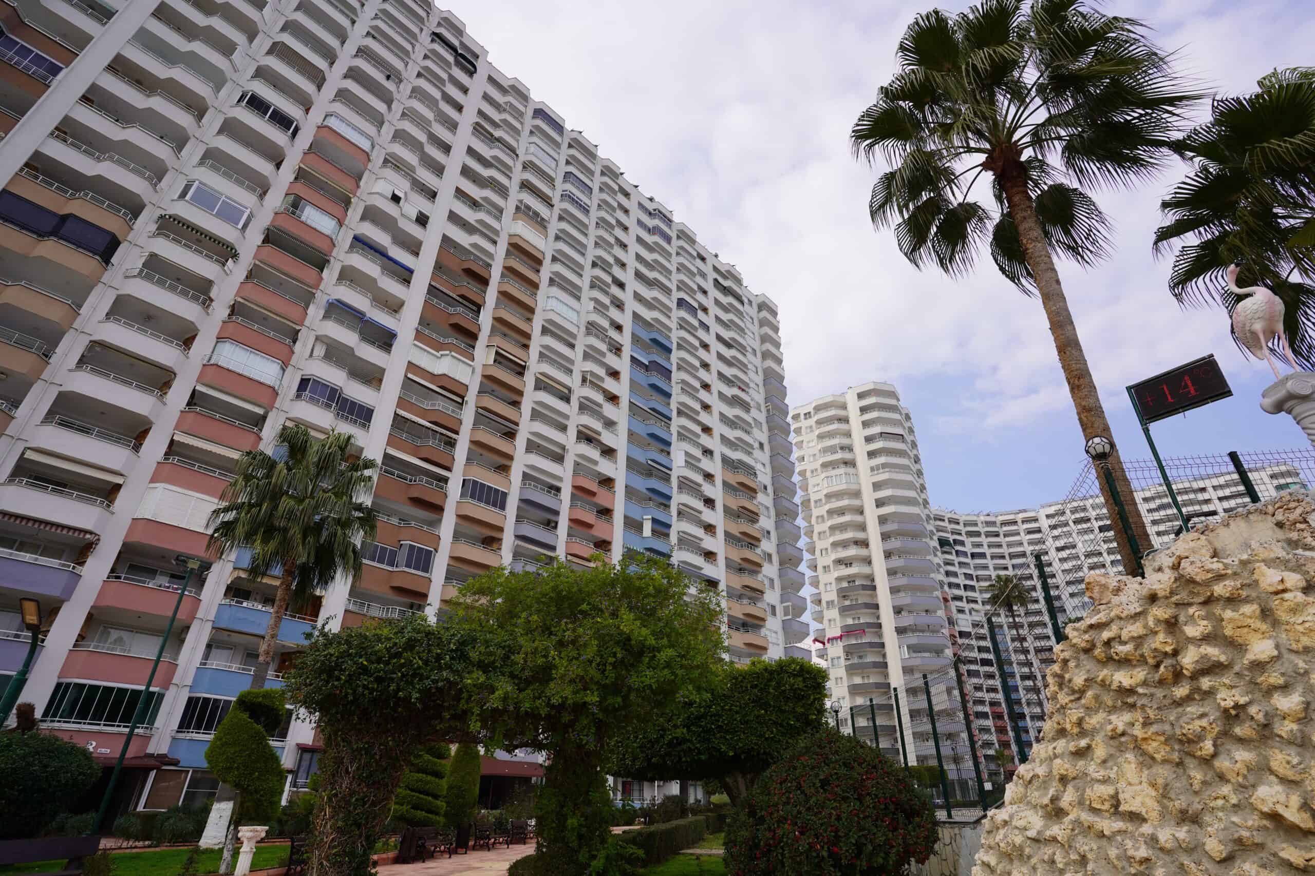 Mersin Tömük Flamingo 3 Sitesi Eşyalı 3+1 Köşe Daire