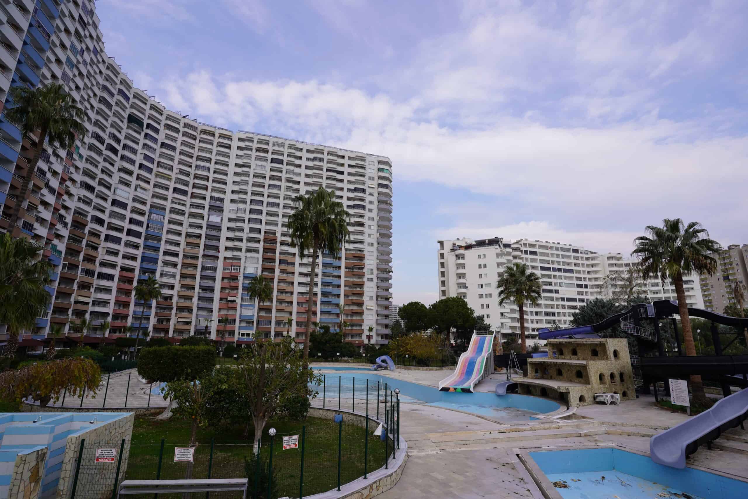 Mersin Tömük Flamingo 3 Sitesi Eşyalı 3+1 Köşe Daire