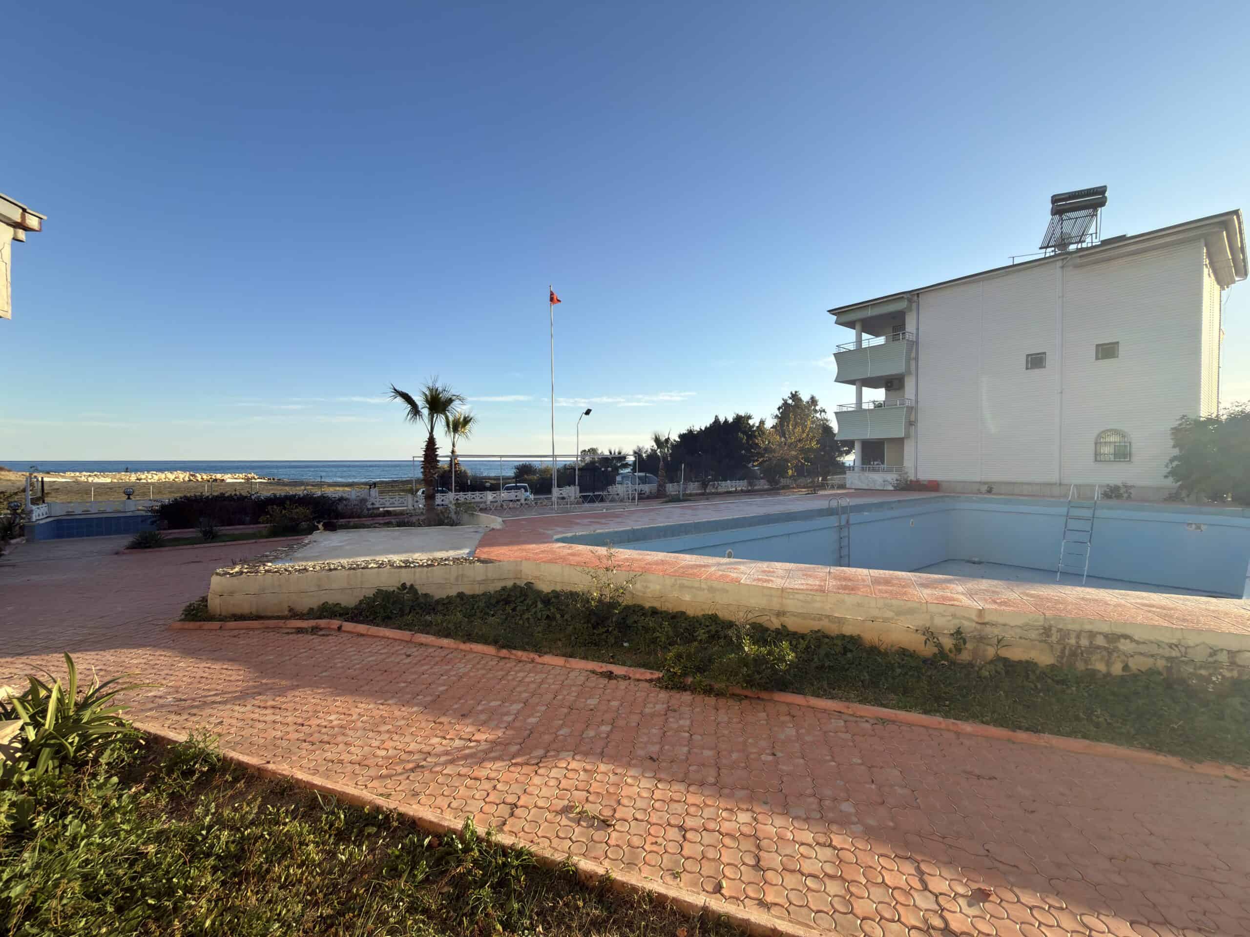Mersin Erdemli Kocahasanlı Gür Tur Sitesi Eşyalı Satılık 2+1 Bahçe Katı Daire