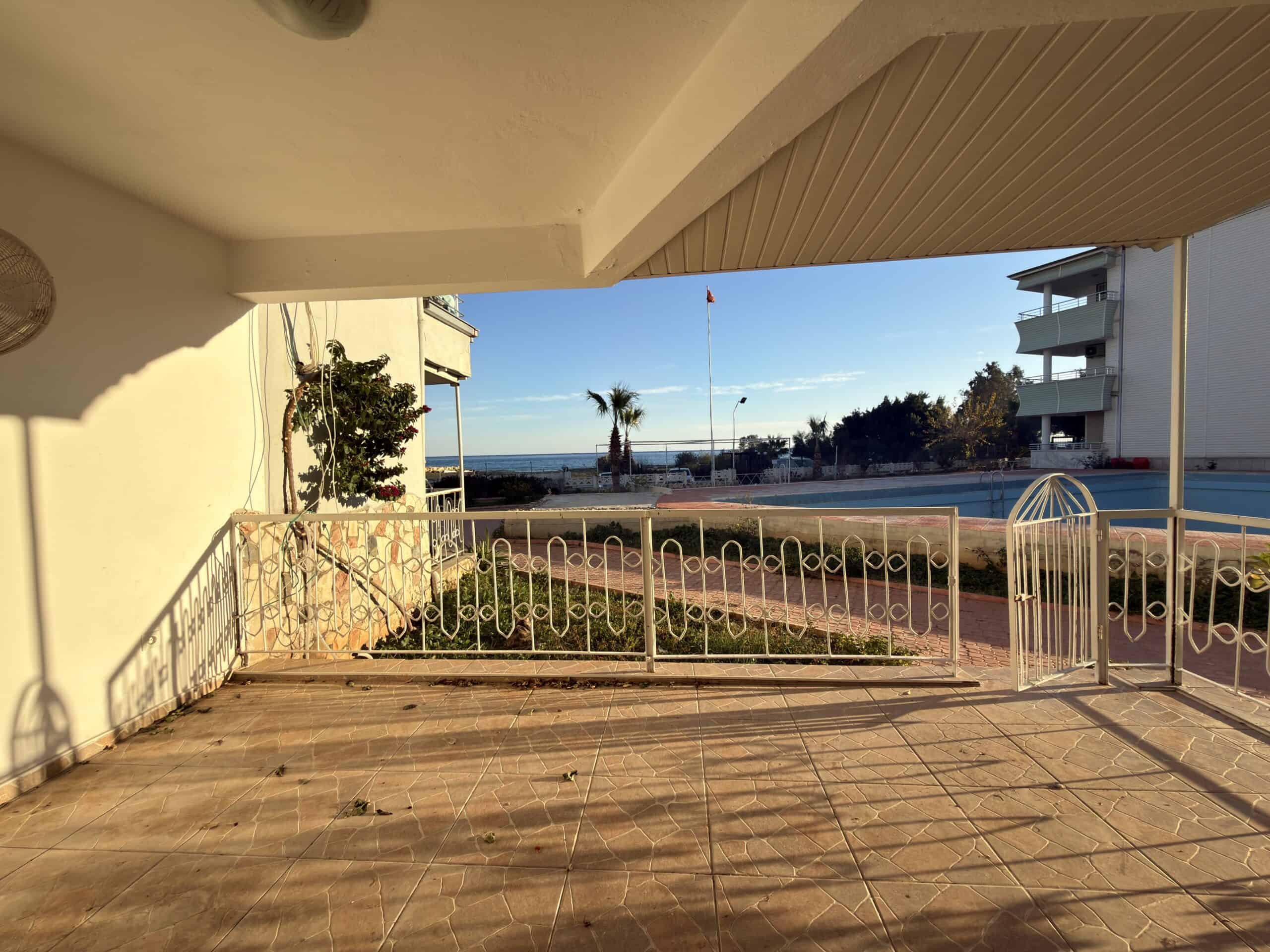 Mersin Erdemli Kocahasanlı Gür Tur Sitesi Eşyalı Satılık 2+1 Bahçe Katı Daire