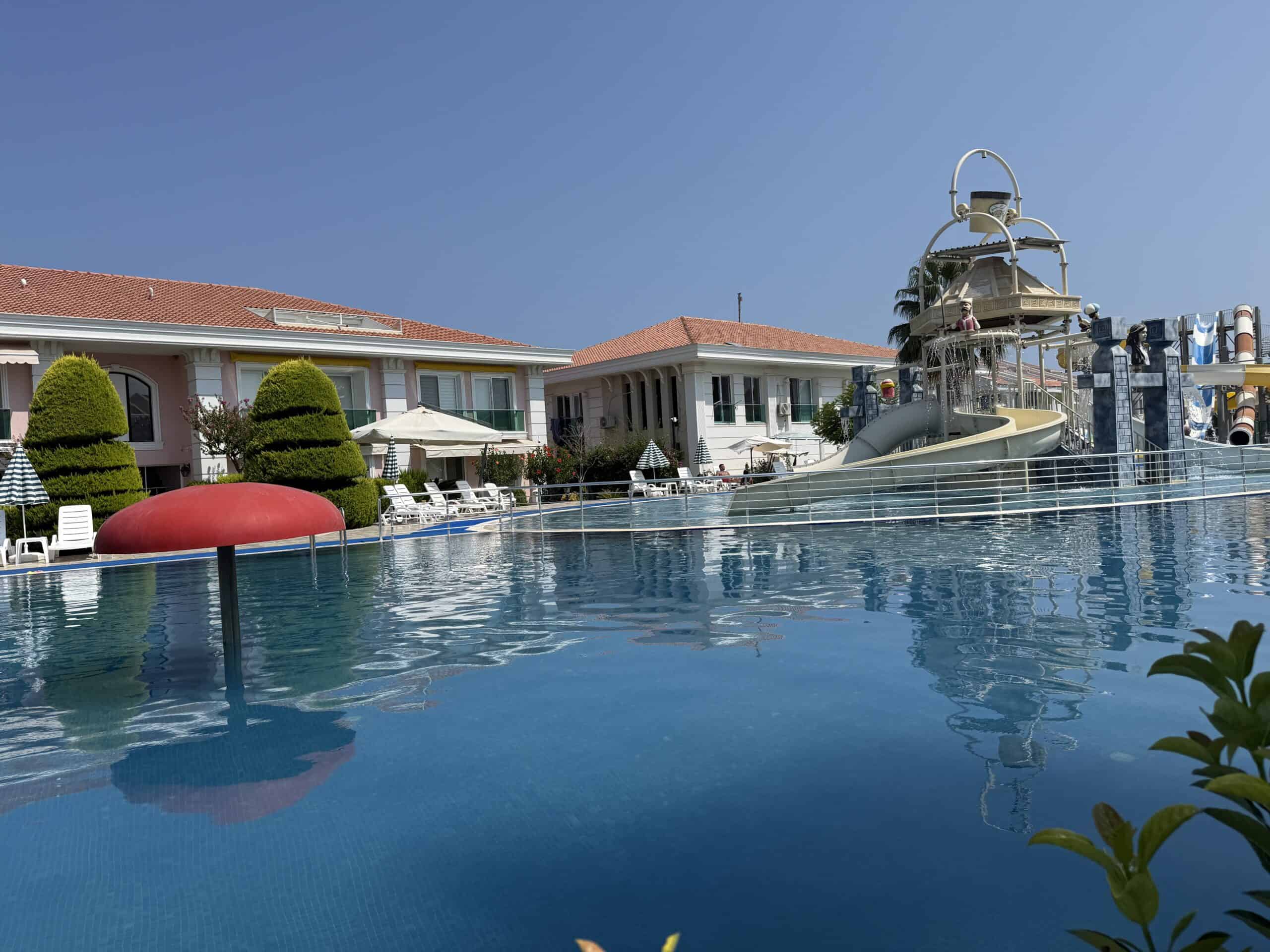 Mersin Silifke Atayurt Begonvilla Sitesi 1+1 Eşyalı Satılık Bahçe Katı Daire