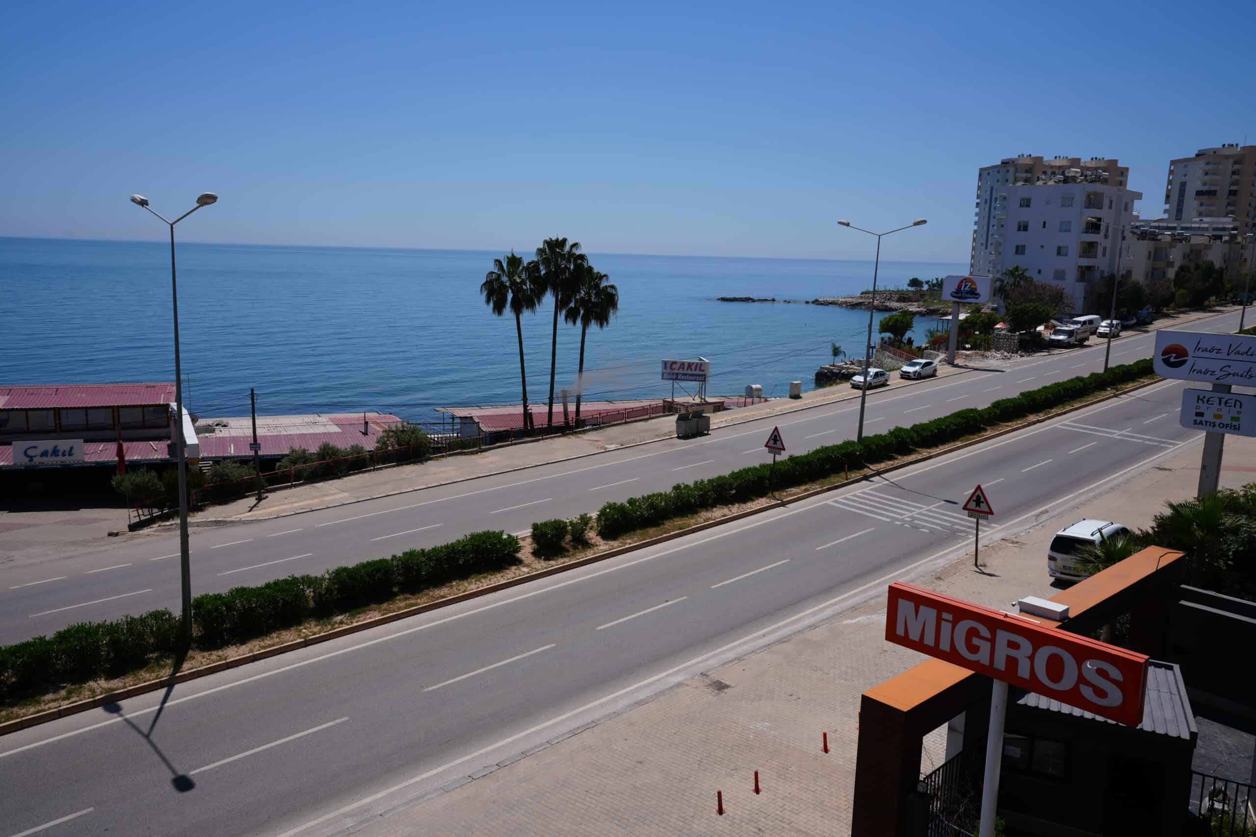 Mersin Erdemli Ayaş İraöz Suist Denize Sıfır Satılık 1+1 Daire