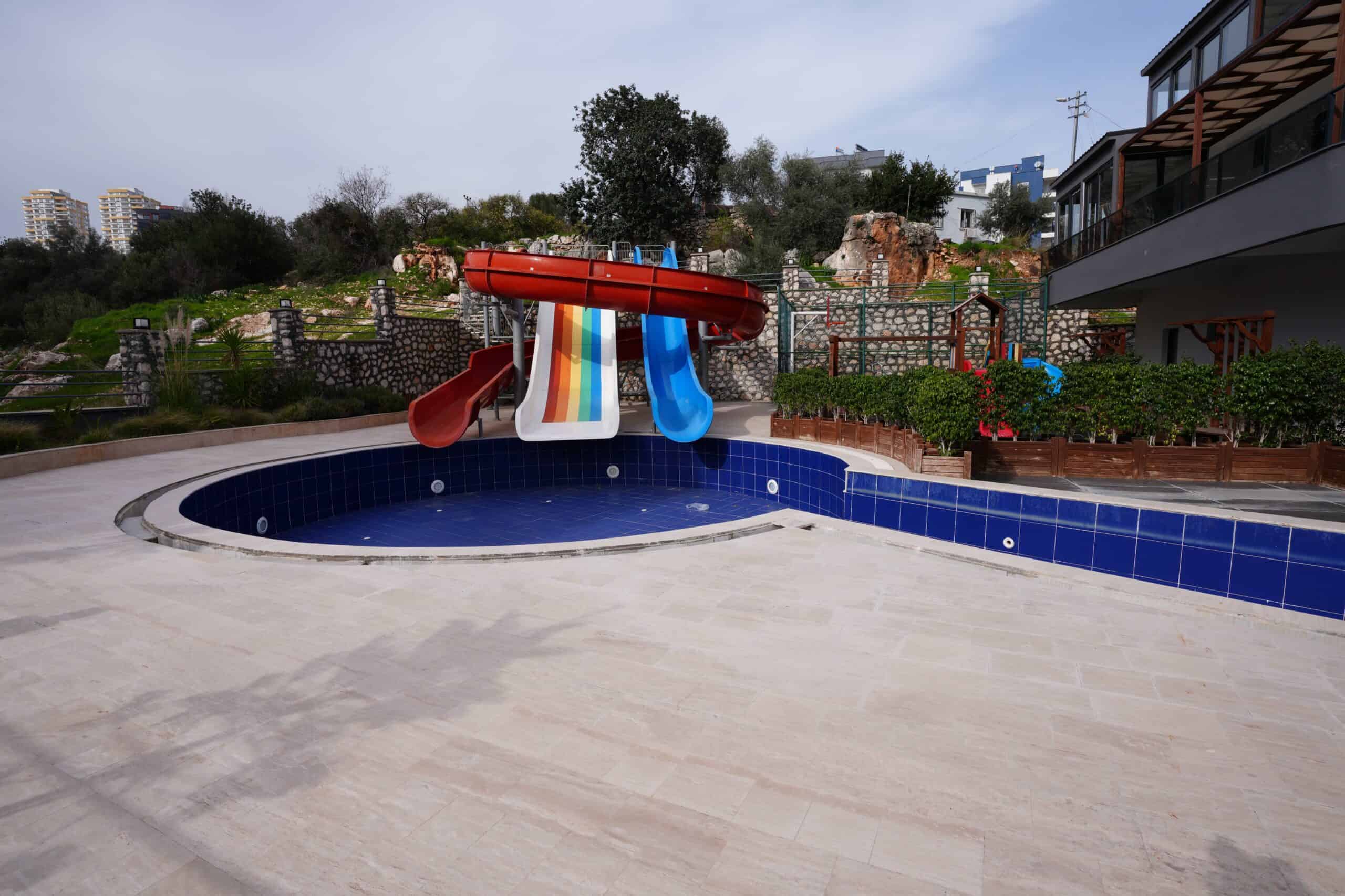 Mersin Erdemli Ayaş İraöz Suist Denize Sıfır Satılık 1+1 Daire