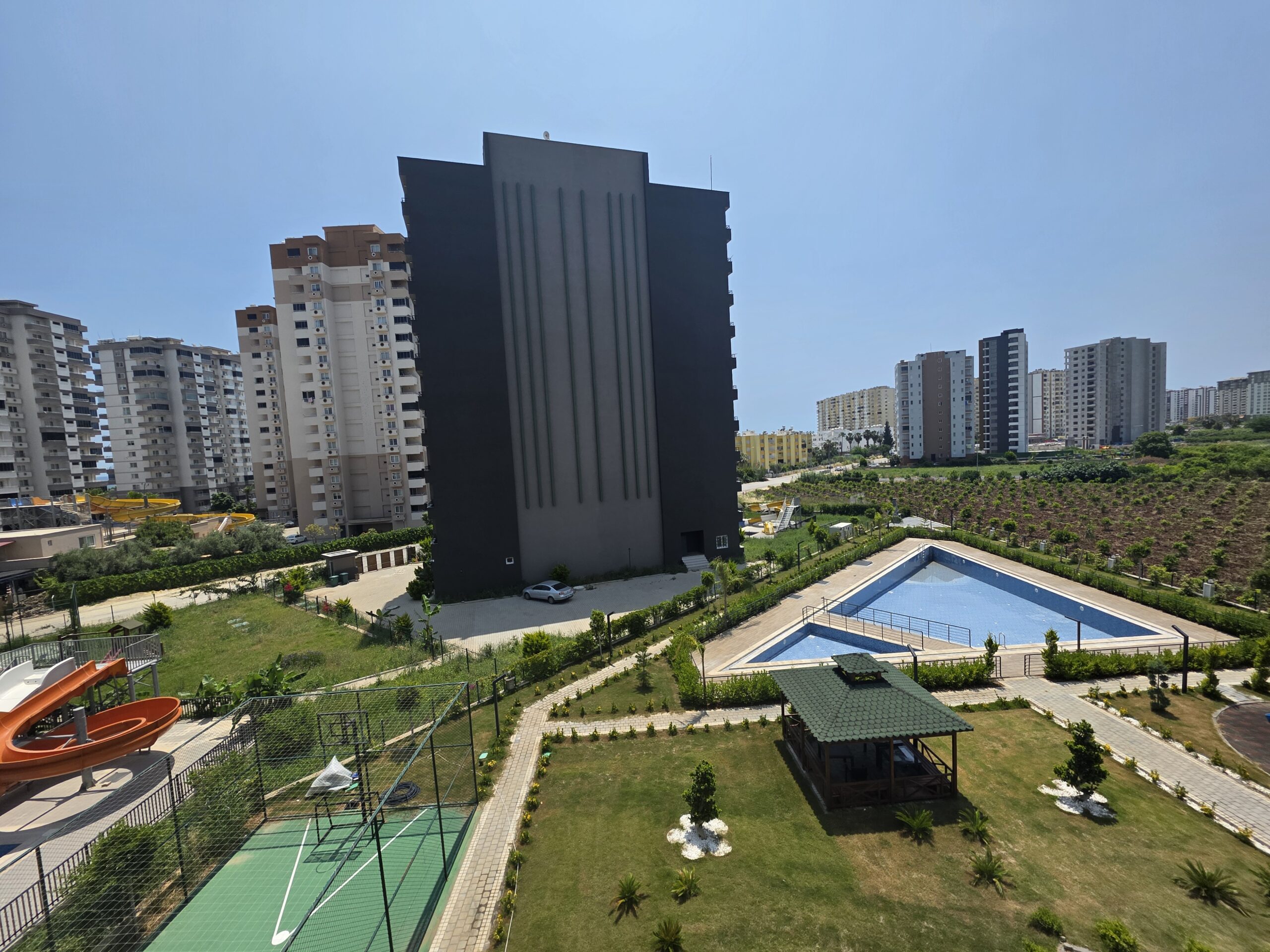 2+1-Zimmer-Wohnung in Erdemli Çeşmeli Emerald Deluxe mit Aquapark-Pool zu verkaufen