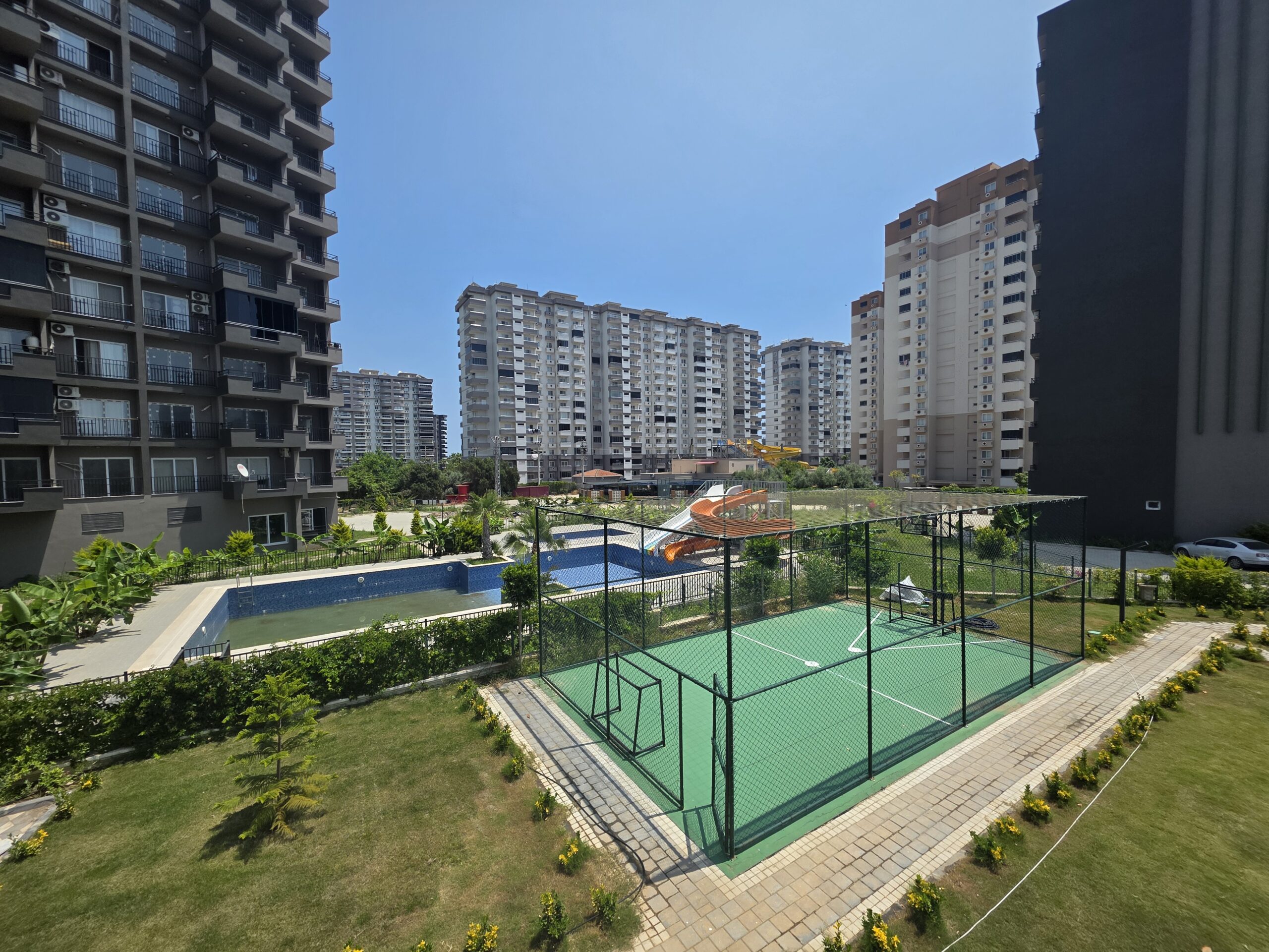 Угловая квартира 2+1 на продажу в Эрдемли, Чешмели, Мерсин (Emerald Deluxe)