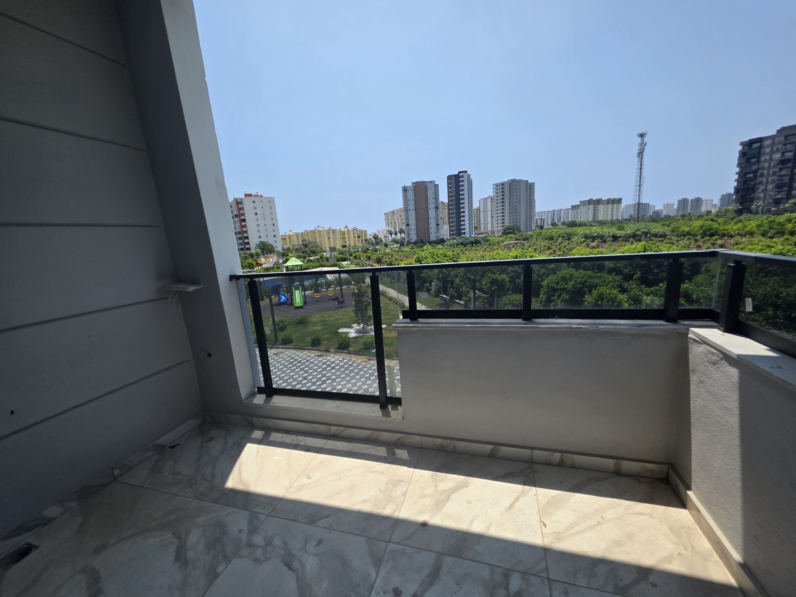 1+1 Apartment for Sale in Erdemli Çeşmeli Emerald Deluxe, Mersin