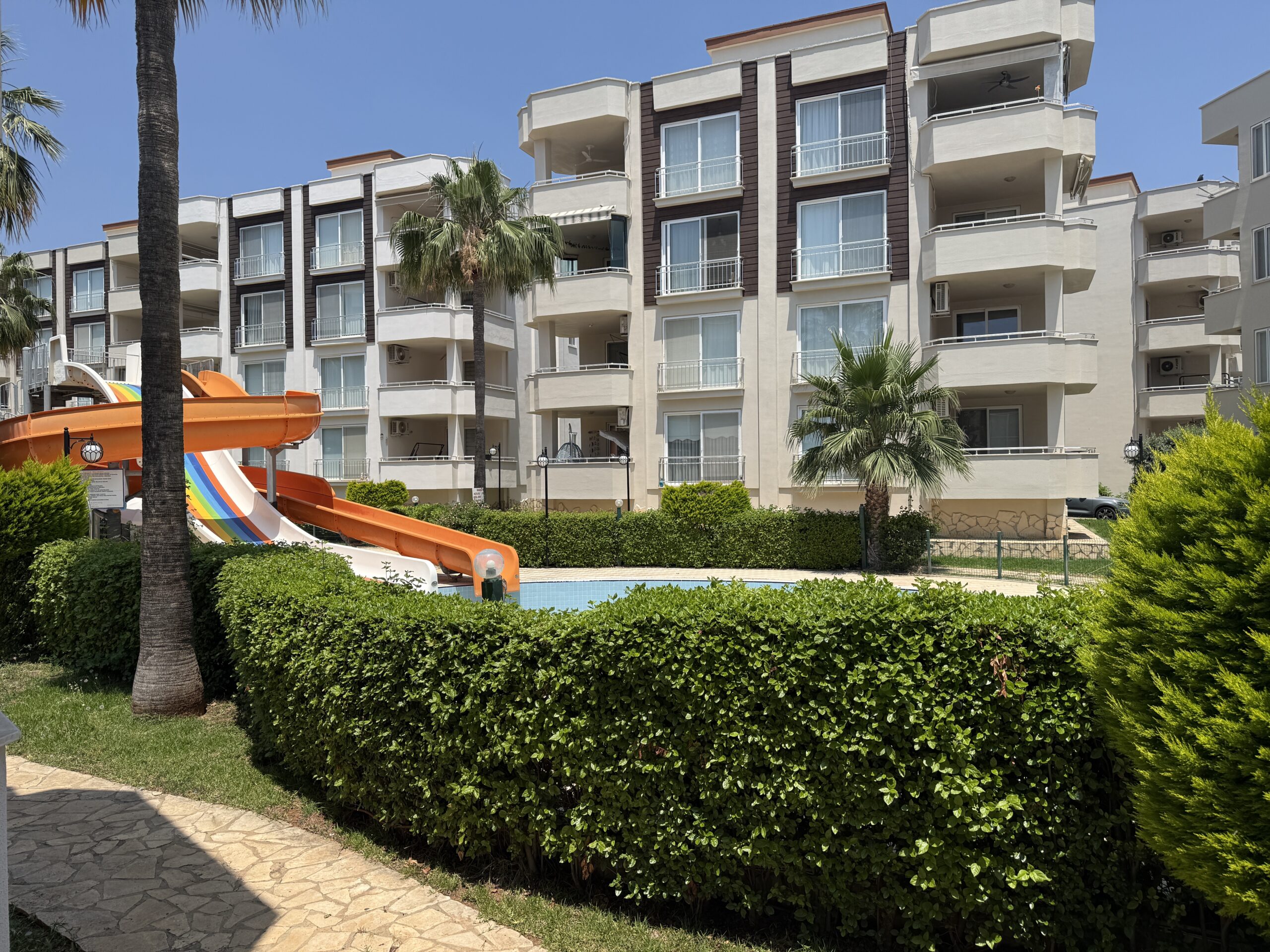 3+1 Ground Floor Apartment for Sale in Altınportakal Site, Erdemli, Mersin (Side by the Sea)