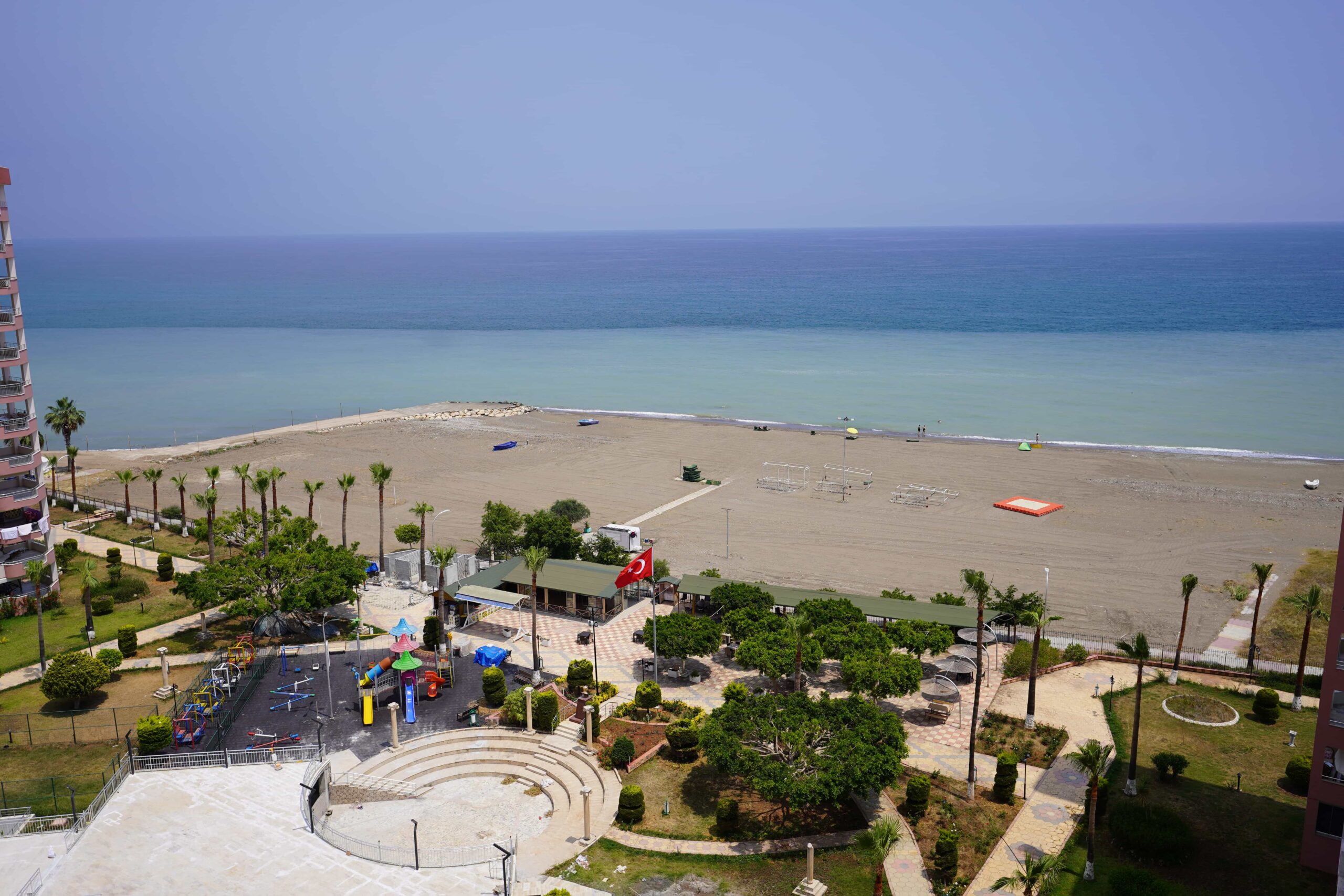 Gut gepflegte Wohnung zum Verkauf in Altunören 2, Çeşmeli, Erdemli, Mersin, direkt am Meer