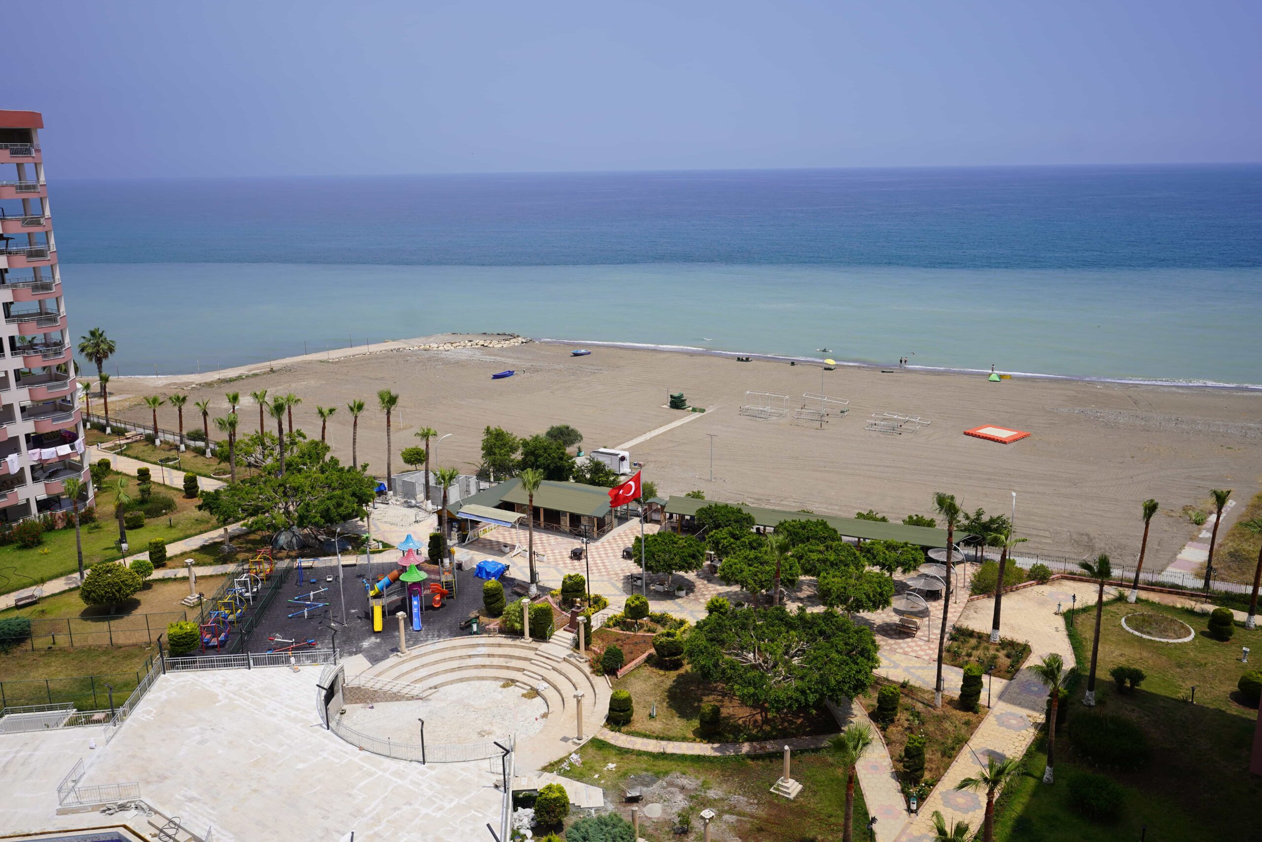 Gut gepflegte Wohnung zum Verkauf in Altunören 2, Çeşmeli, Erdemli, Mersin, direkt am Meer