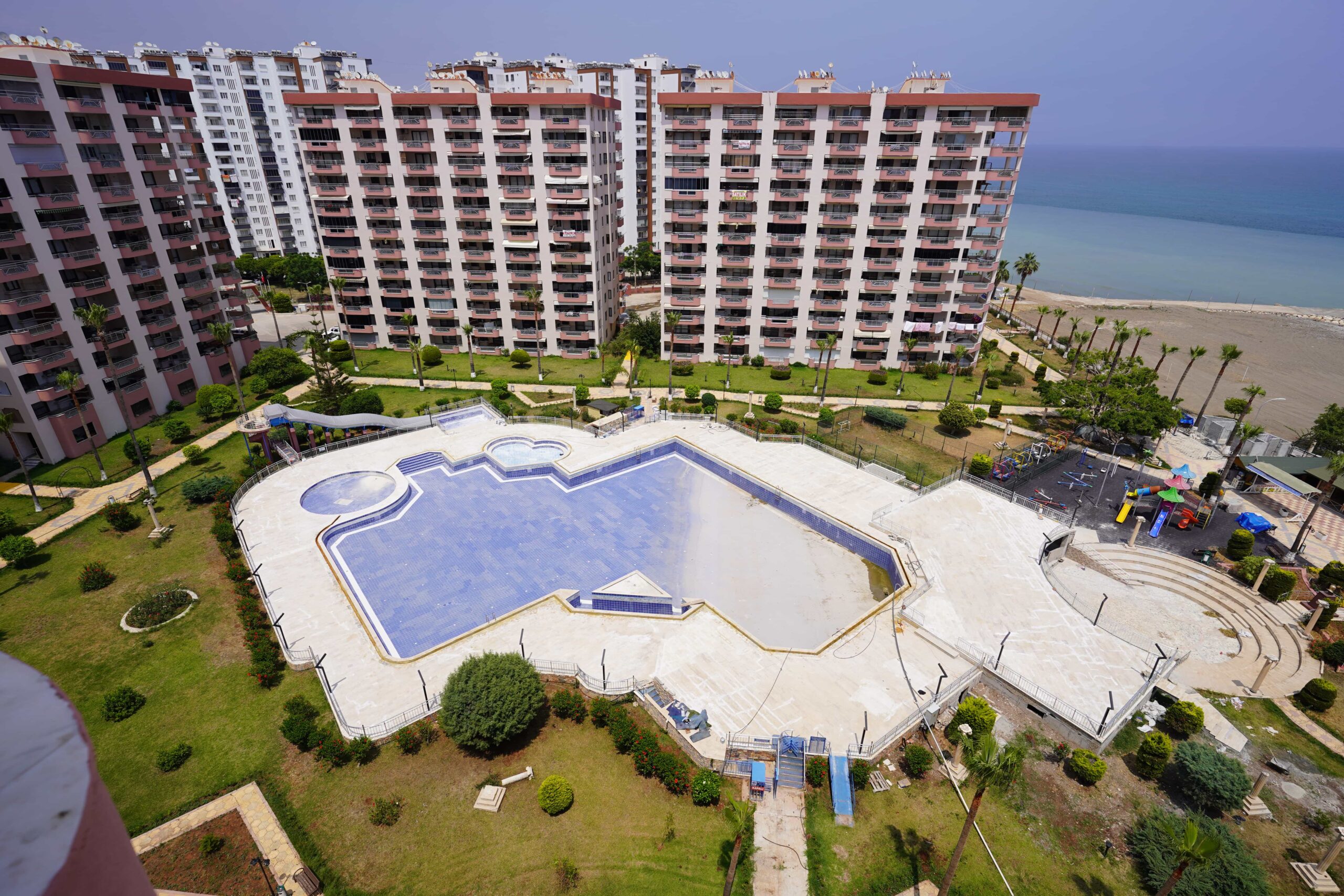 Gut gepflegte Wohnung zum Verkauf in Altunören 2, Çeşmeli, Erdemli, Mersin, direkt am Meer