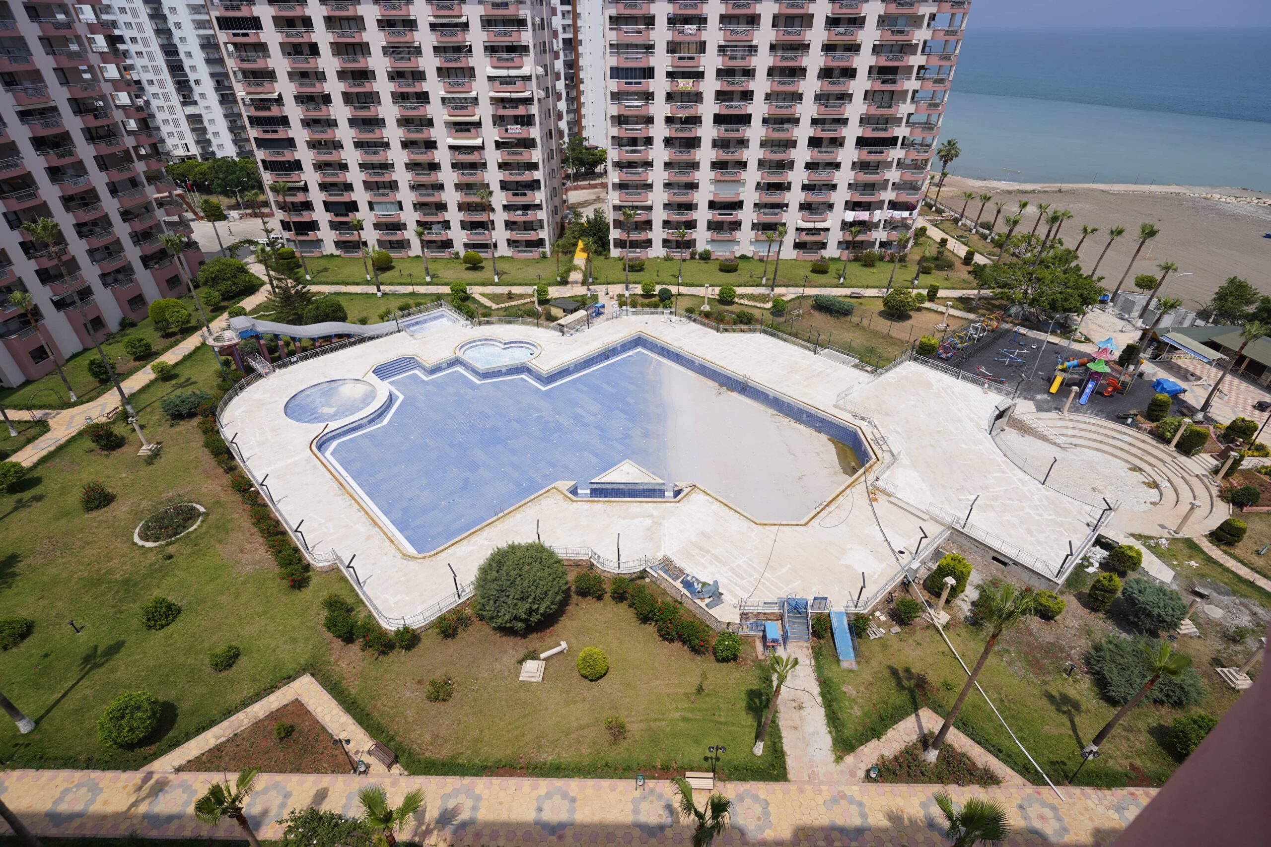 Gut gepflegte Wohnung zum Verkauf in Altunören 2, Çeşmeli, Erdemli, Mersin, direkt am Meer