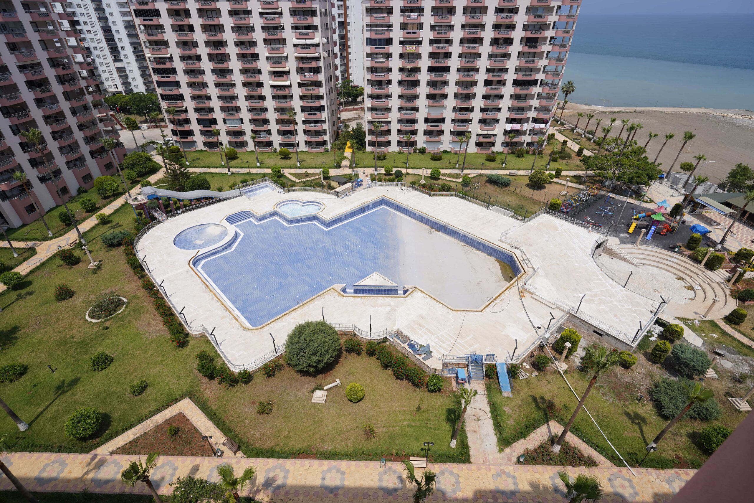 Gut gepflegte Wohnung zum Verkauf in Altunören 2, Çeşmeli, Erdemli, Mersin, direkt am Meer