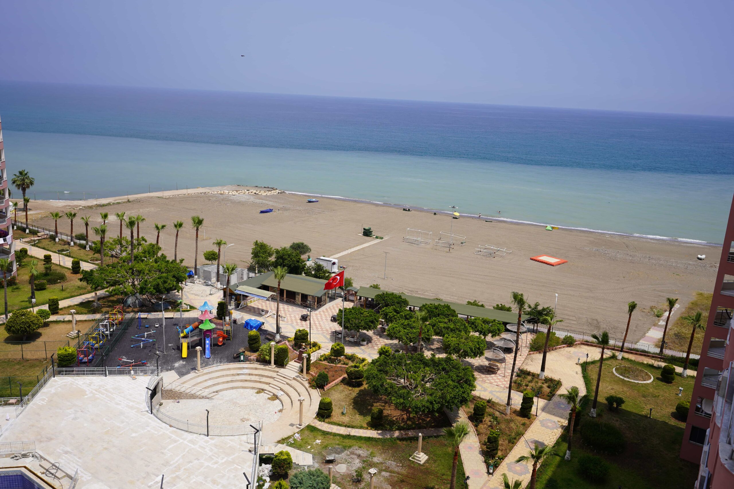 Gut gepflegte Wohnung zum Verkauf in Altunören 2, Çeşmeli, Erdemli, Mersin, direkt am Meer