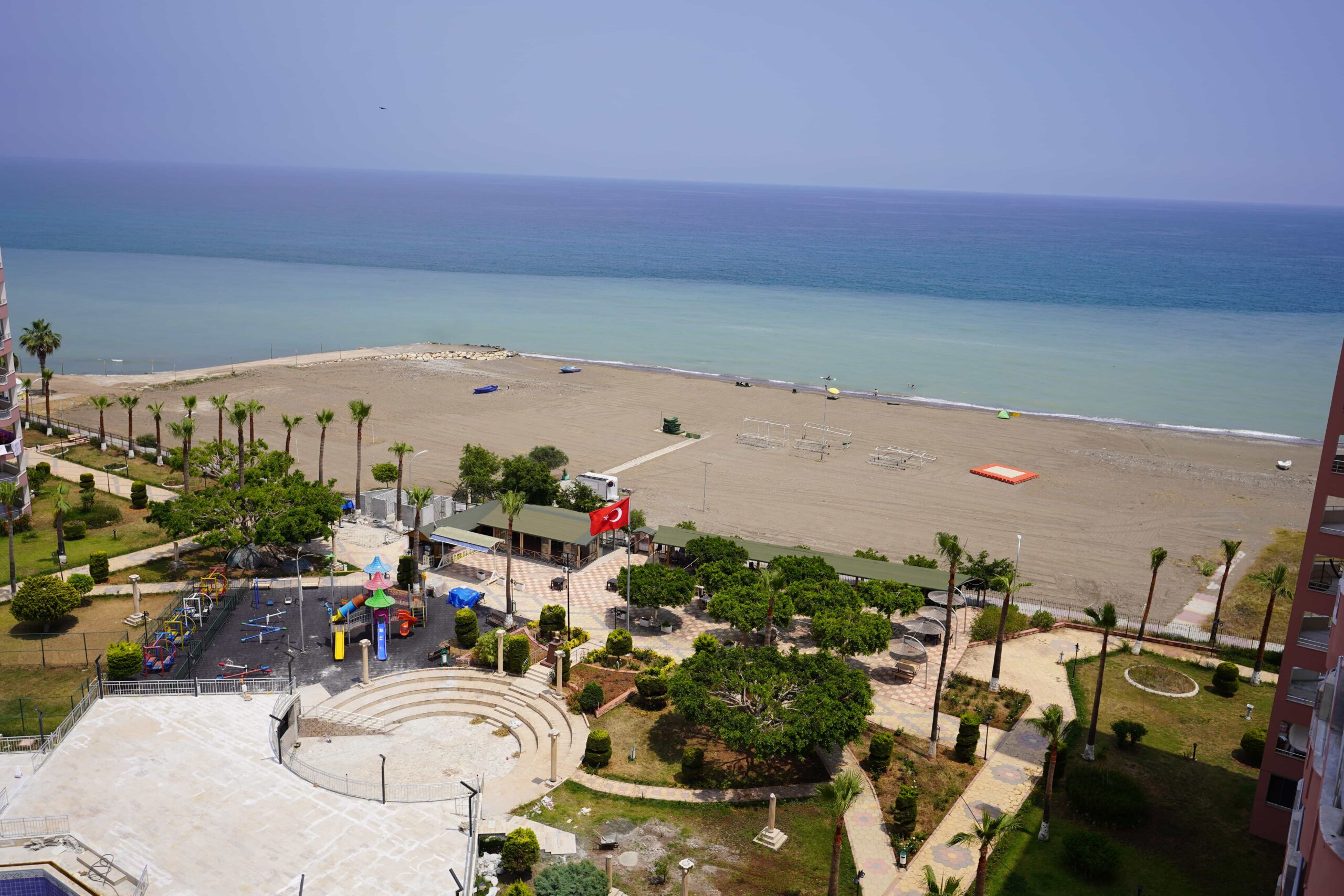 Gut gepflegte Wohnung zum Verkauf in Altunören 2, Çeşmeli, Erdemli, Mersin, direkt am Meer