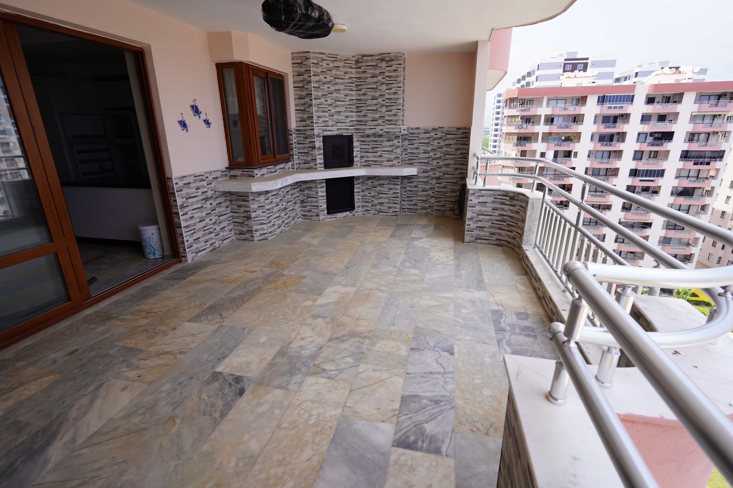 Gut gepflegte Wohnung zum Verkauf in Altunören 2, Çeşmeli, Erdemli, Mersin, direkt am Meer