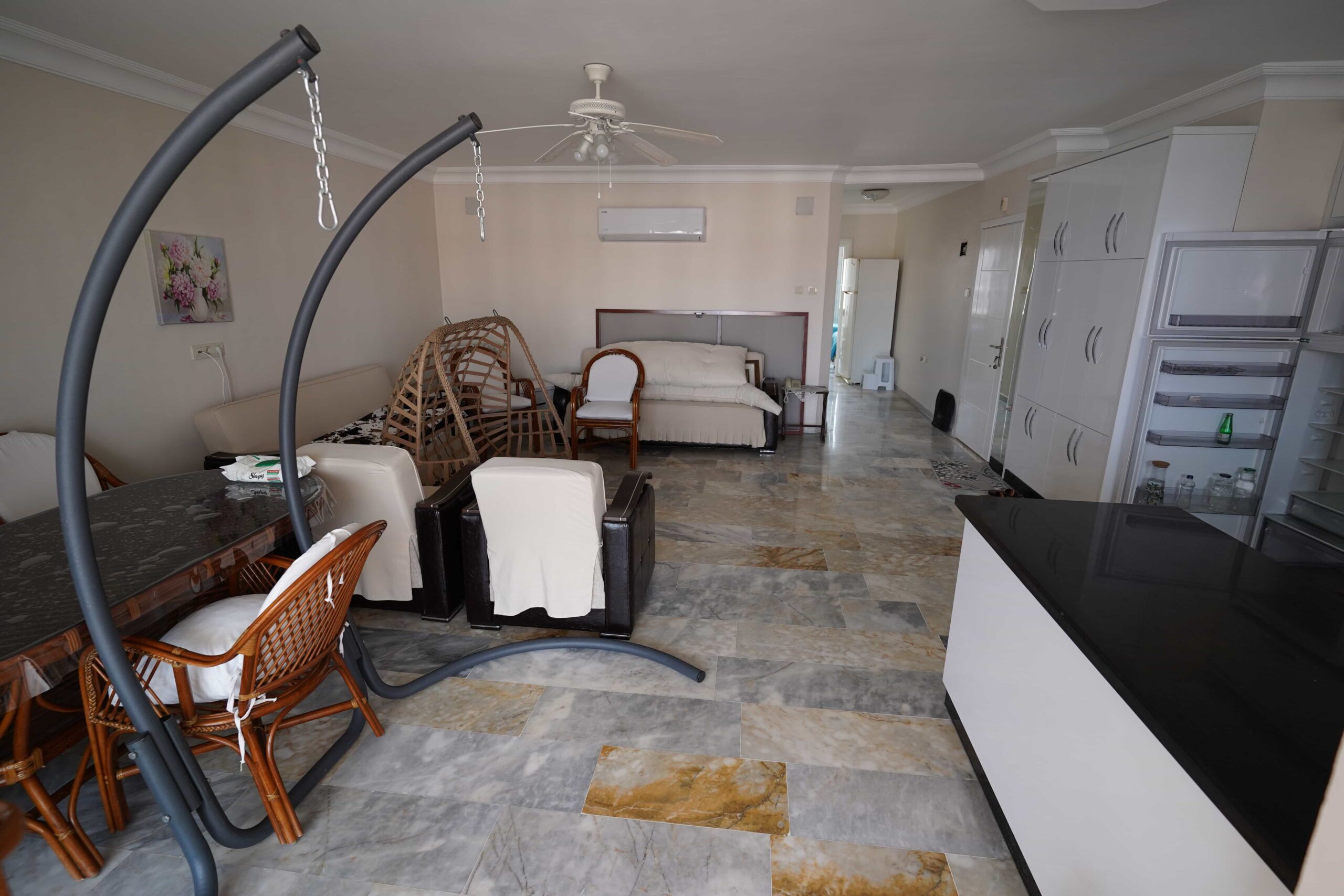 Gut gepflegte Wohnung zum Verkauf in Altunören 2, Çeşmeli, Erdemli, Mersin, direkt am Meer