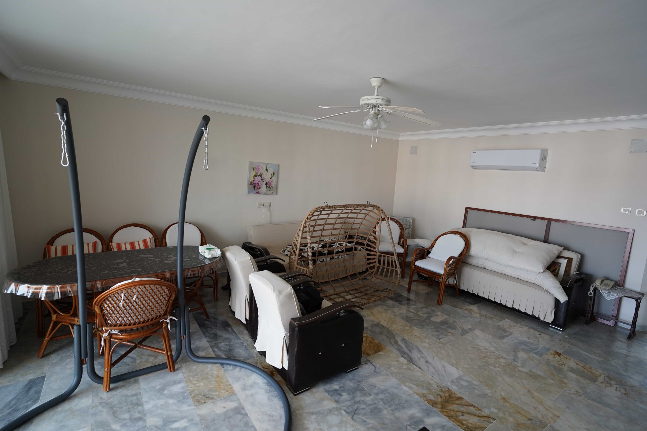 Gut gepflegte Wohnung zum Verkauf in Altunören 2, Çeşmeli, Erdemli, Mersin, direkt am Meer