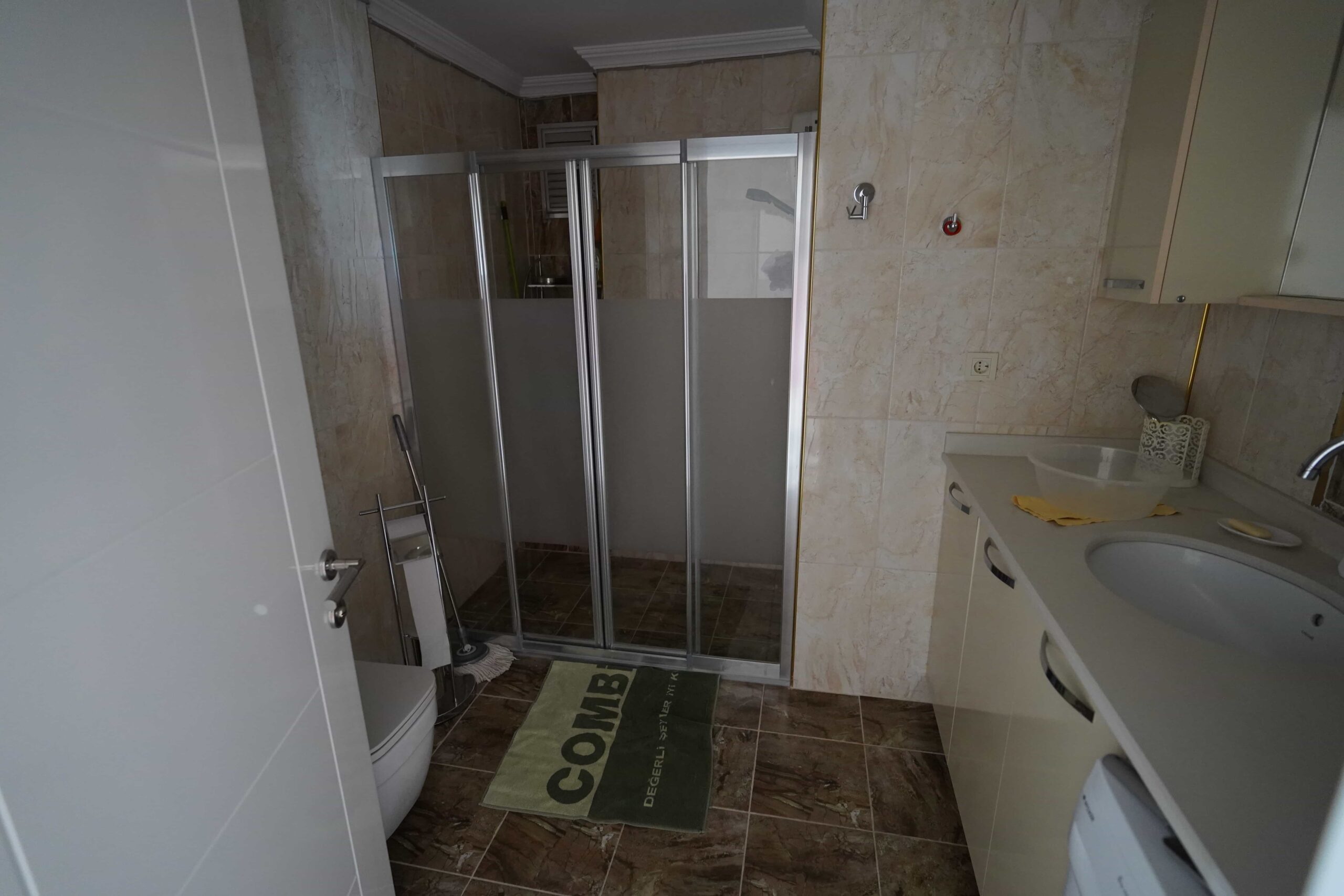 Gut gepflegte Wohnung zum Verkauf in Altunören 2, Çeşmeli, Erdemli, Mersin, direkt am Meer