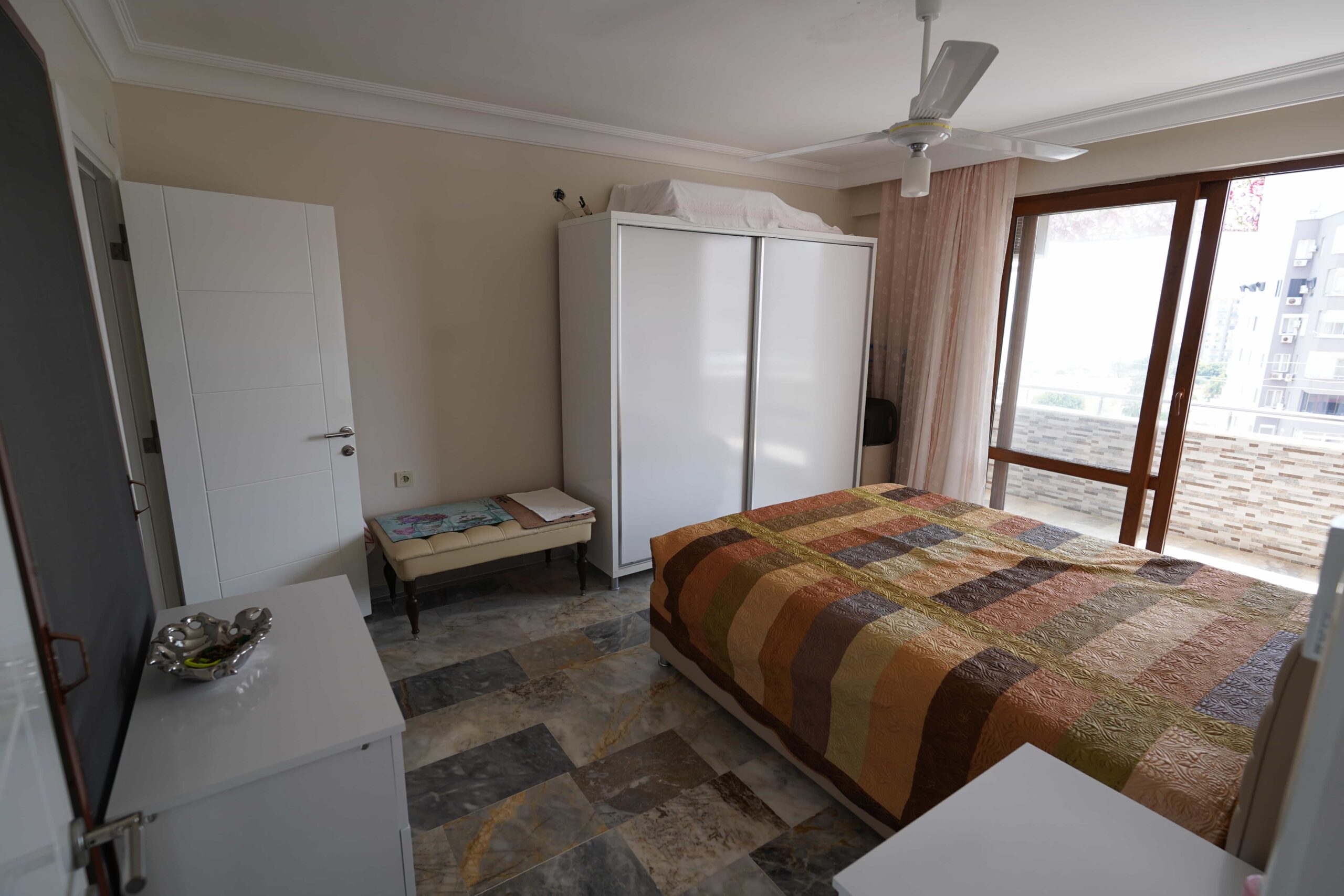 Gut gepflegte Wohnung zum Verkauf in Altunören 2, Çeşmeli, Erdemli, Mersin, direkt am Meer