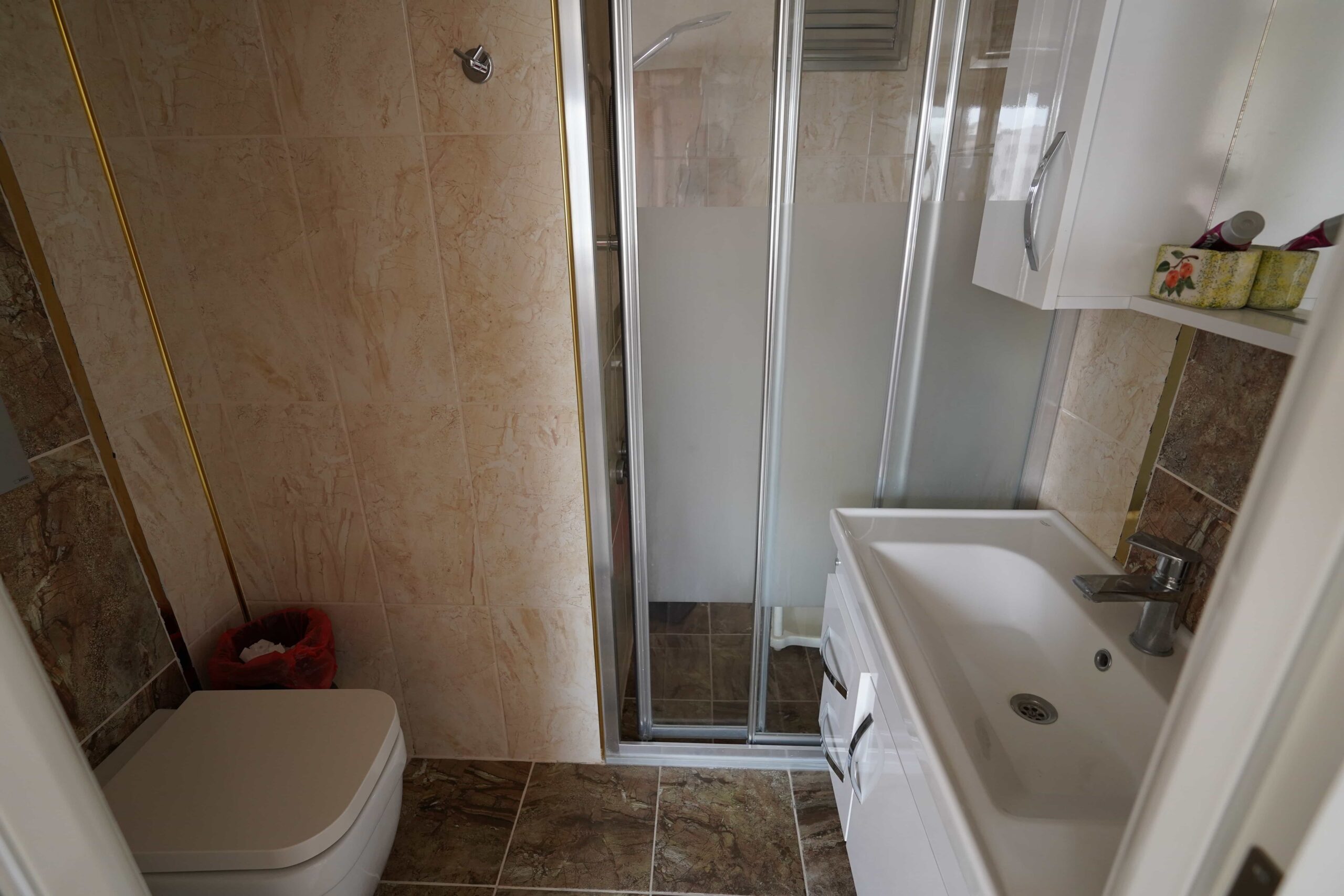 Gut gepflegte Wohnung zum Verkauf in Altunören 2, Çeşmeli, Erdemli, Mersin, direkt am Meer