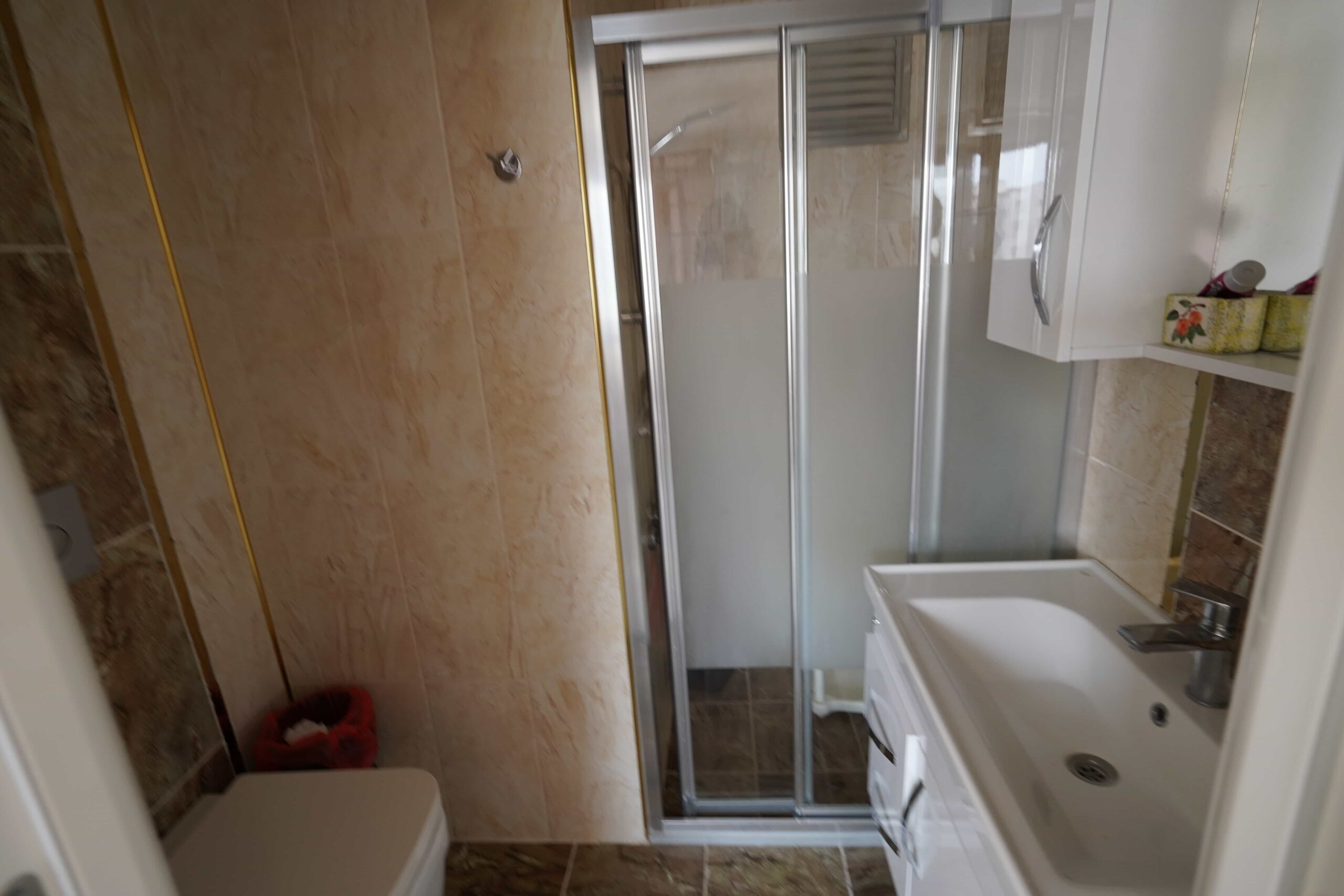 Gut gepflegte Wohnung zum Verkauf in Altunören 2, Çeşmeli, Erdemli, Mersin, direkt am Meer