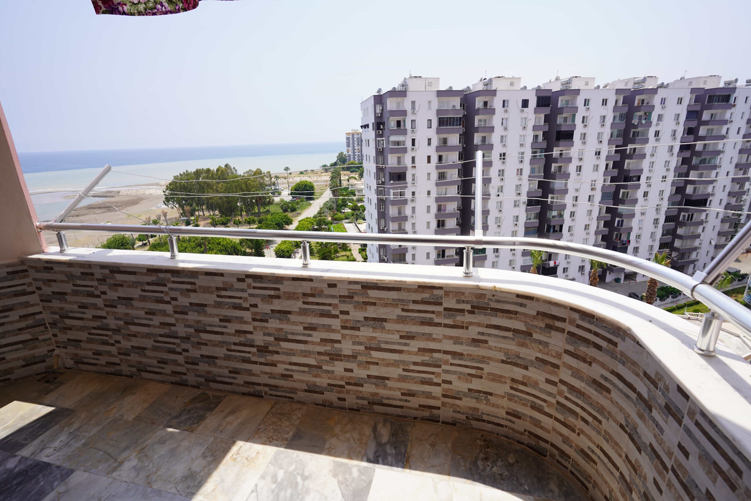 Gut gepflegte Wohnung zum Verkauf in Altunören 2, Çeşmeli, Erdemli, Mersin, direkt am Meer